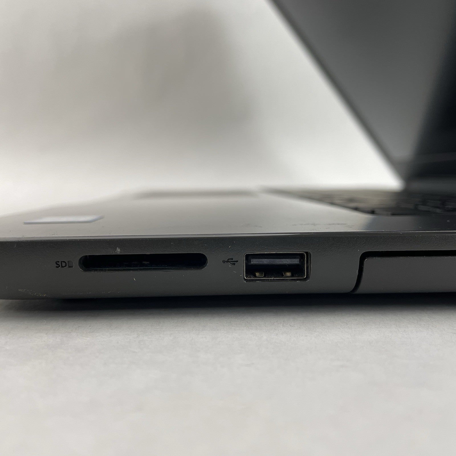 Dell Inspiron 5767 17.3" i5-7200U 2.50 GHz 8 GB RAM No SSD/OS/AC - BIOS9