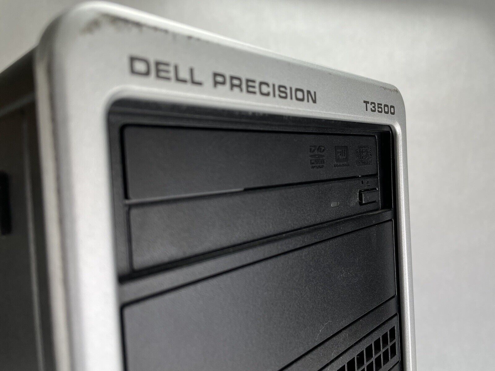 Dell Precision T3500 MT Intel Xeon W3505 2.53GHz 4GB RAM No HDD No OS