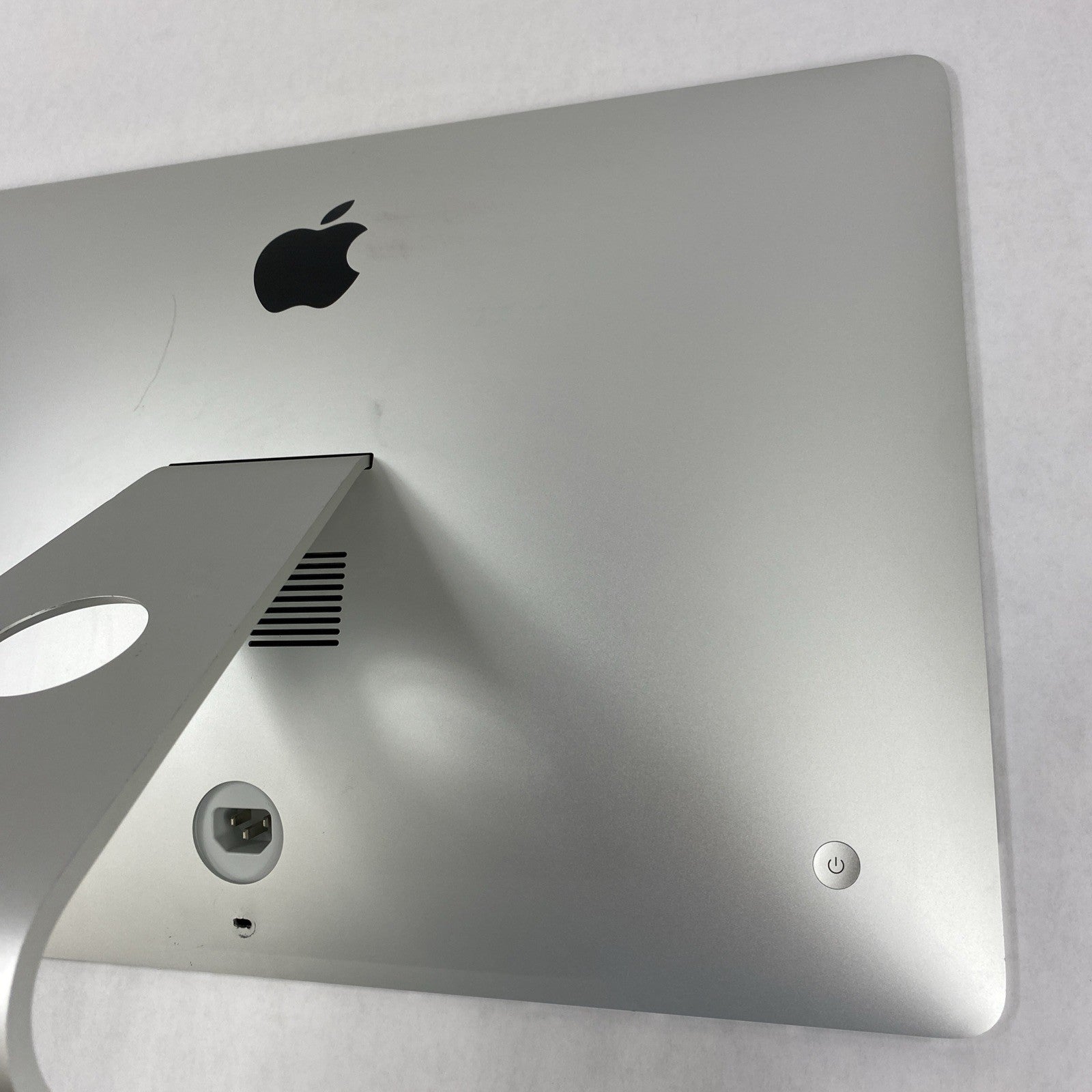 Apple A1418 iMac 21.5" 2013 2.7GHz Core i5 8GB RAM 250GB SSD macOS 10.15.814