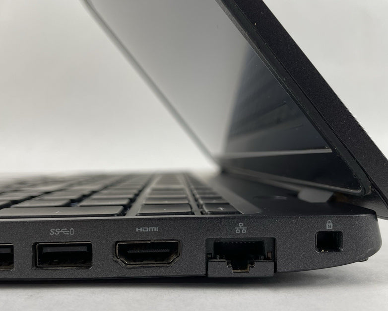 Dell Latitude 5500 15.6" i5-8265U 1.60 GHz 8 GB RAM No SSD/OS/AC - Bad Edge