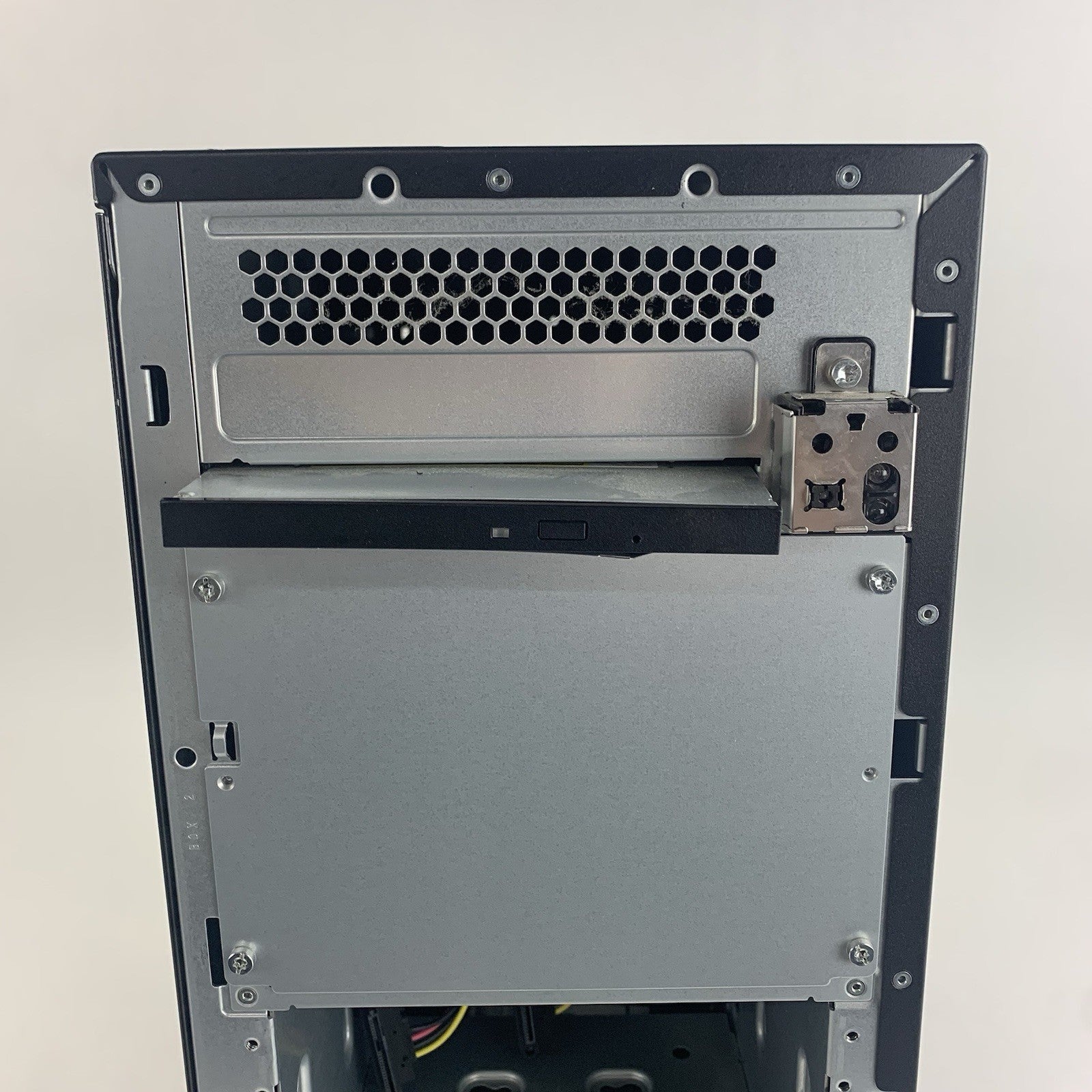 HP ML110 Gen10 8xSFF Server 1x Bronze 3104 1.7 GHz 24 GB Ram No HDD No OS4