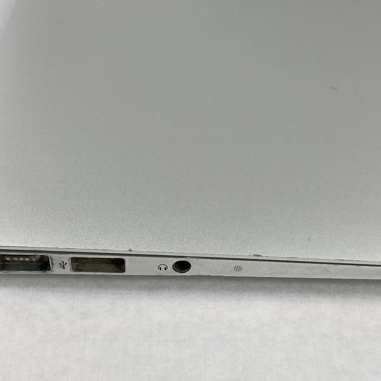 Apple MacBook Air A1370 2011 11" 1.6GHz Core i5 4GB RAM 120GB SSD os10.7.5