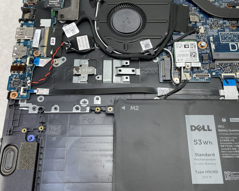Dell Latitude 3510 15.6" i7-10210U 1.60 GHz 8 GB RAM No SSD/OS/AC - Bad USB