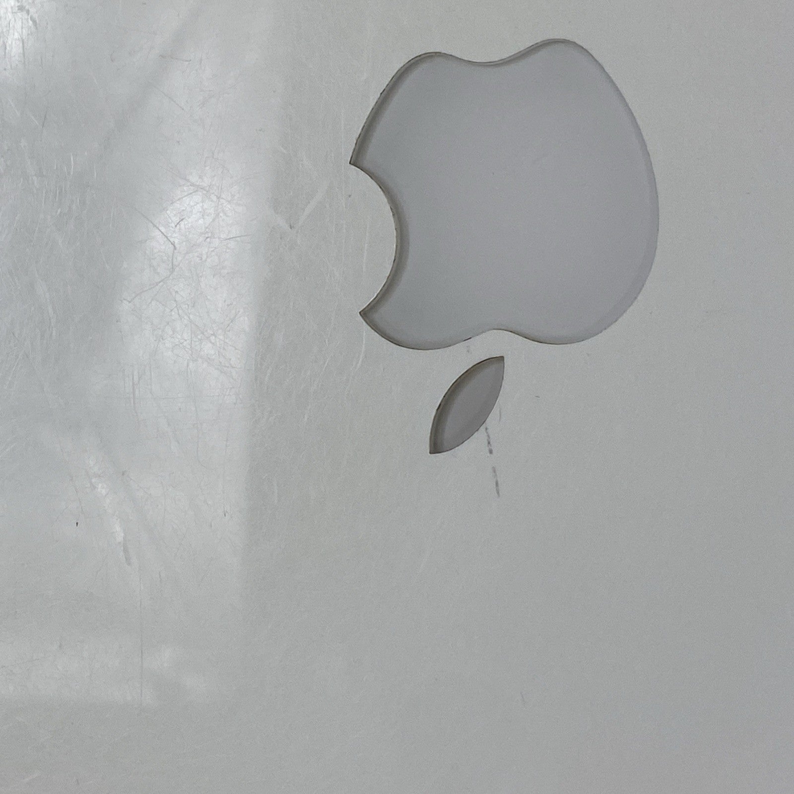 Apple MacBook A1181 2008 13" 2.1GHz Core 2 Duo 1GB RAM No HDD No OS No Battery18