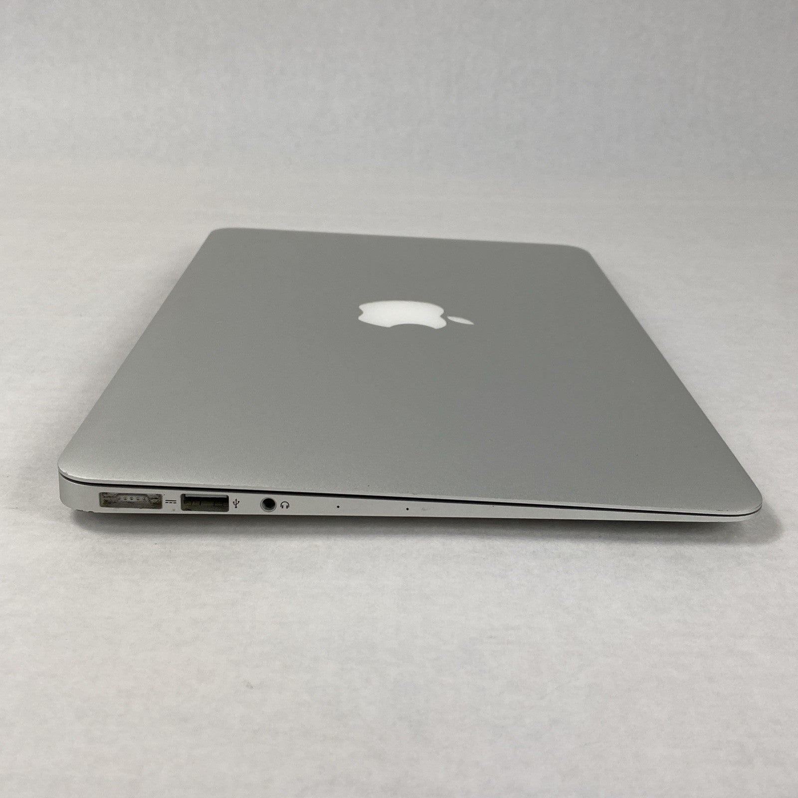 Apple MacBook Air A1465 2015 11" 1.6Ghz i5 4GB RAM 120GB SSD os12.7.6 304 Cycles
