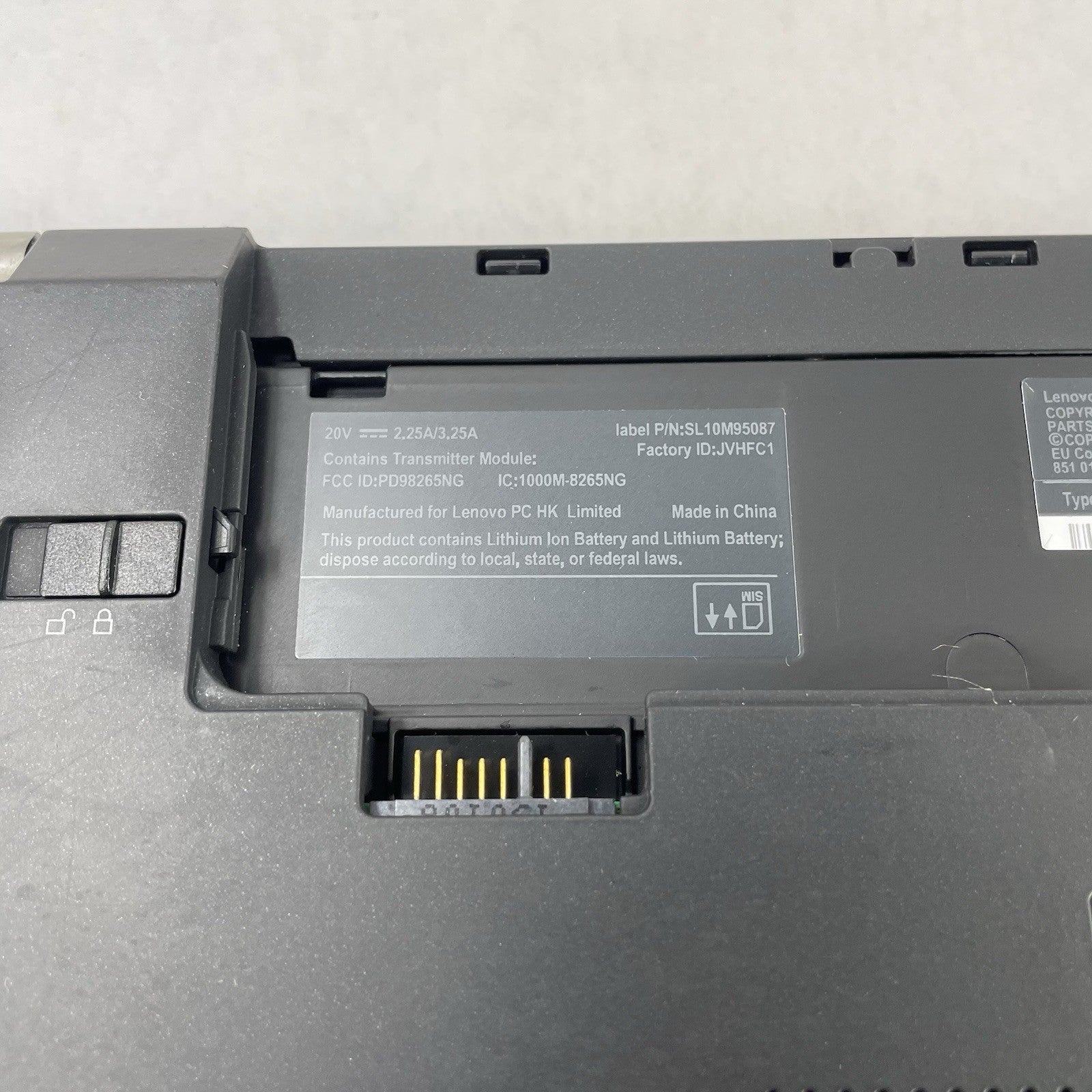 Lenovo ThinkPad T480 14" i5-8350U 1.70 GHz 8 GB RAM No SSD/OS/AC - Bad Bottom15