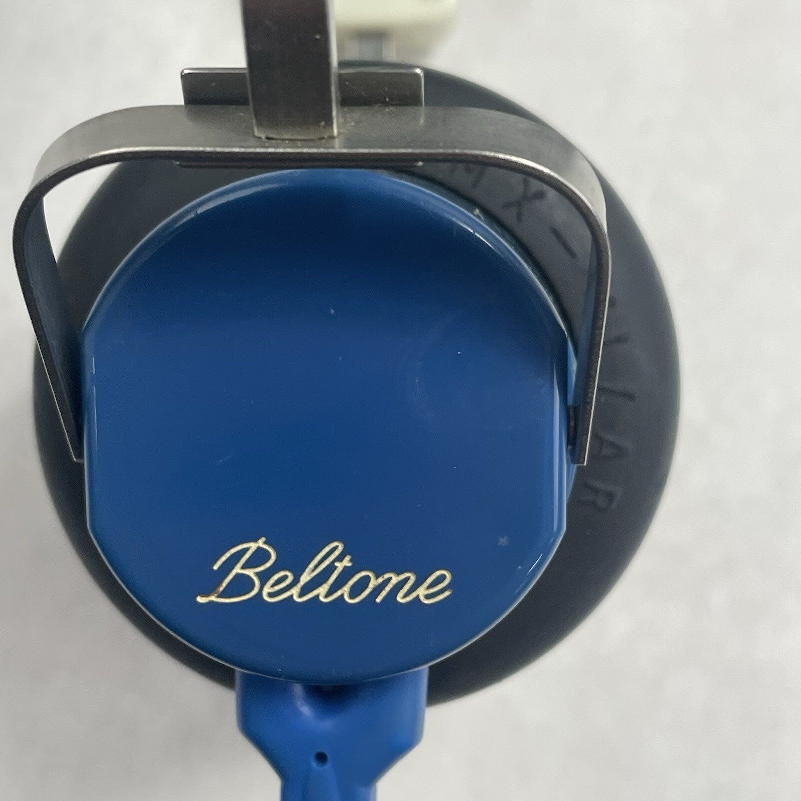 Beltone Model 110 Audiometer w/ Headphones11