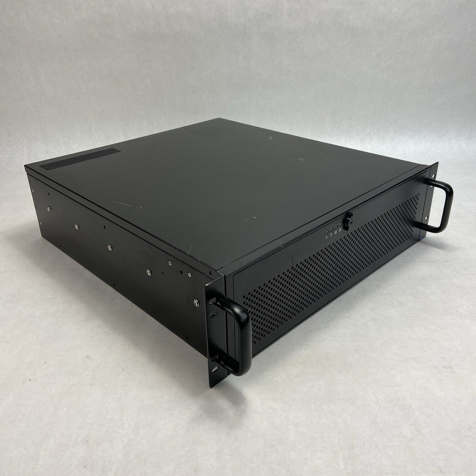 Advantech HPC-7320MB-00XE 3U Rackmount Server Chassis Barebones Missing Caddies0