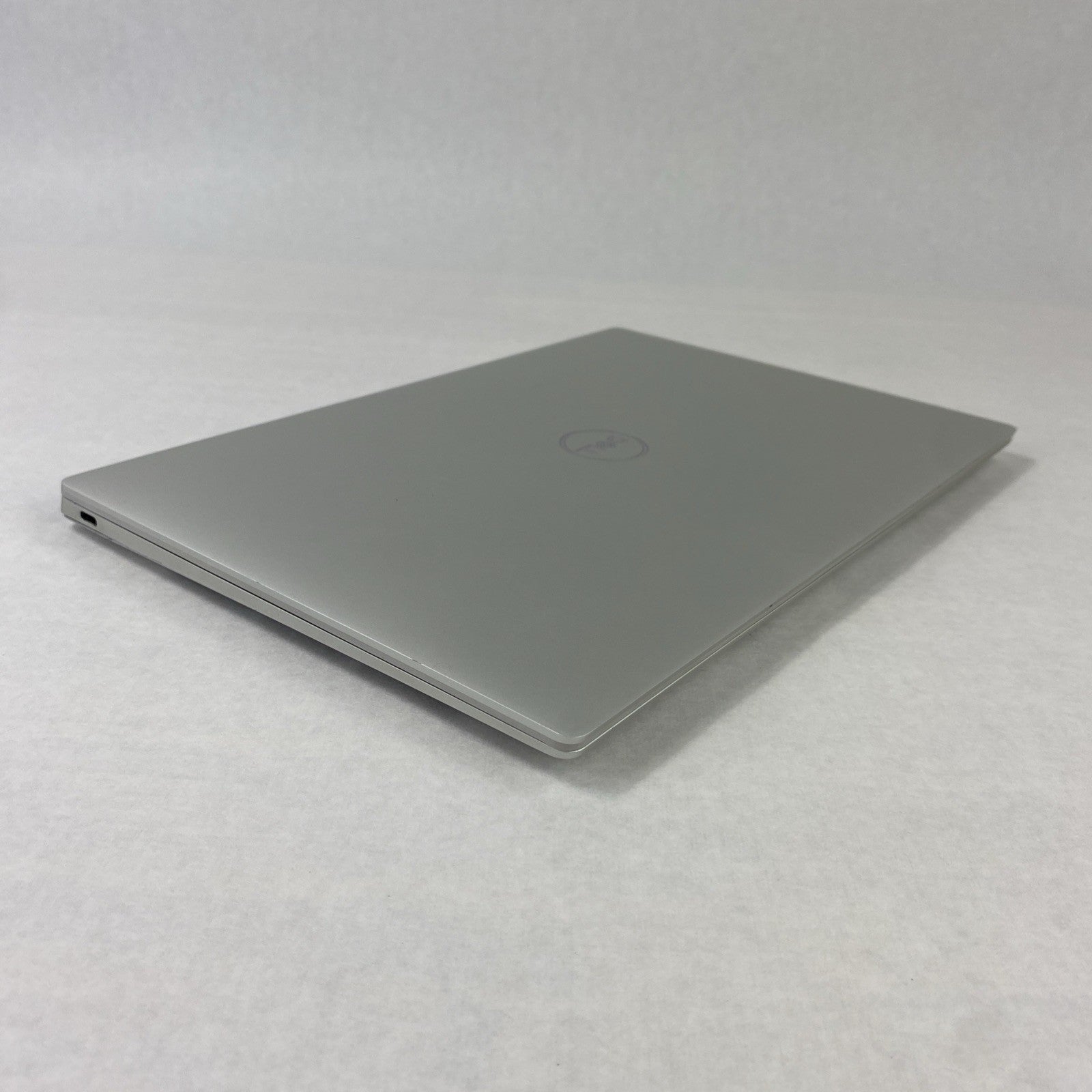 Dell XPS 9320 13.3" Touch i7-1260P 3.26 GHz 16 GB No HDD No OS