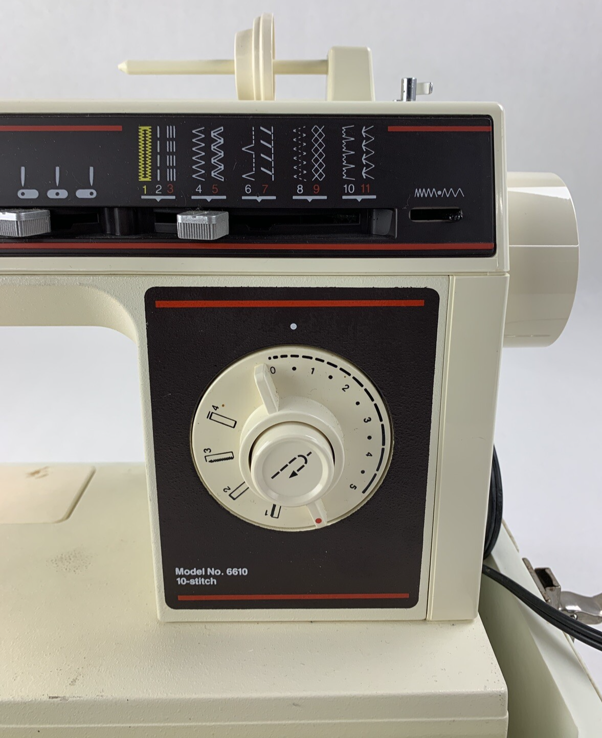 Singer Sonata 6610 Sewing Machine Powers and Runs w/ Cover Case and Manual