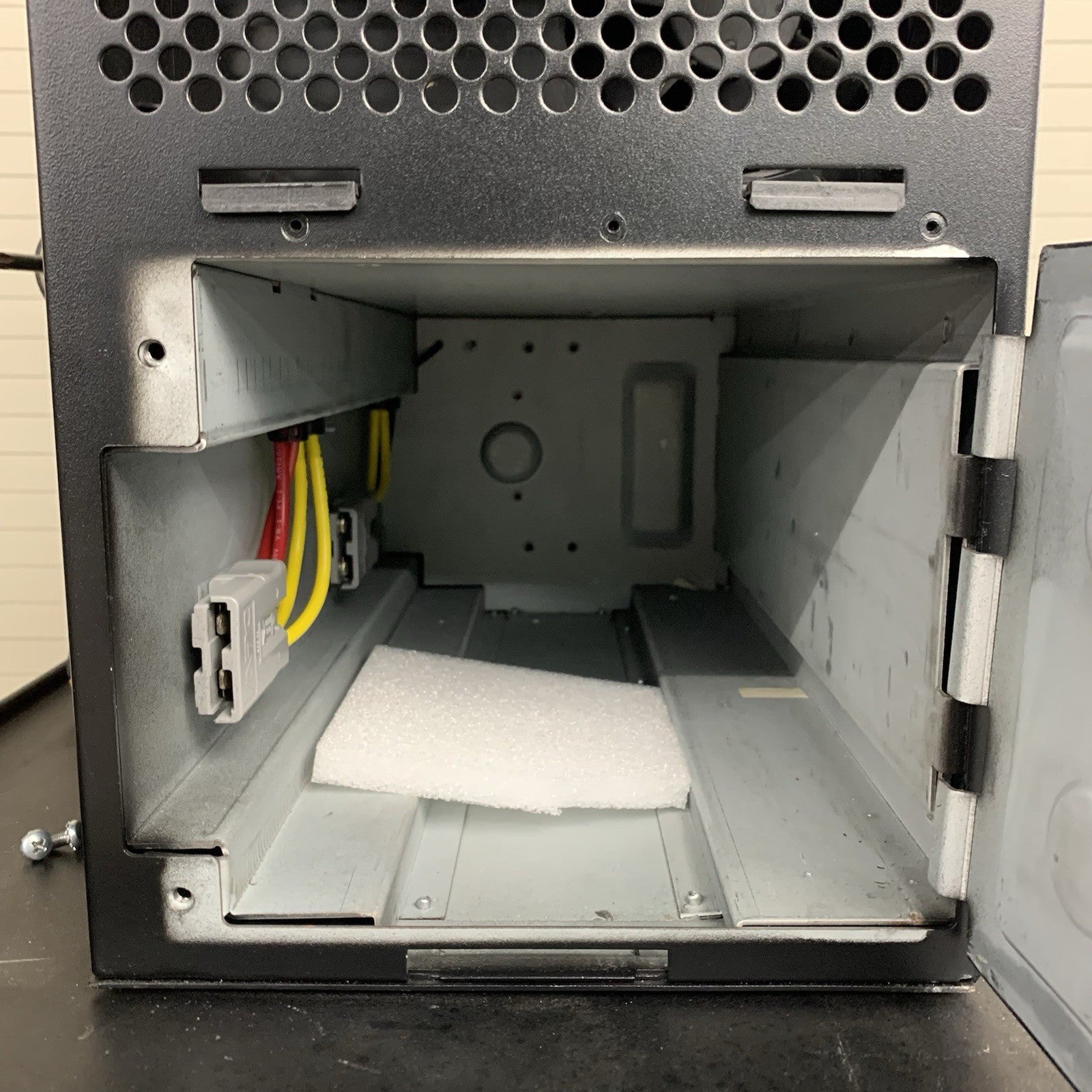 APC Smart-UPS SUA2200XL 2200VA UPS 120V 5U Tower Rack Tested No Batteries4
