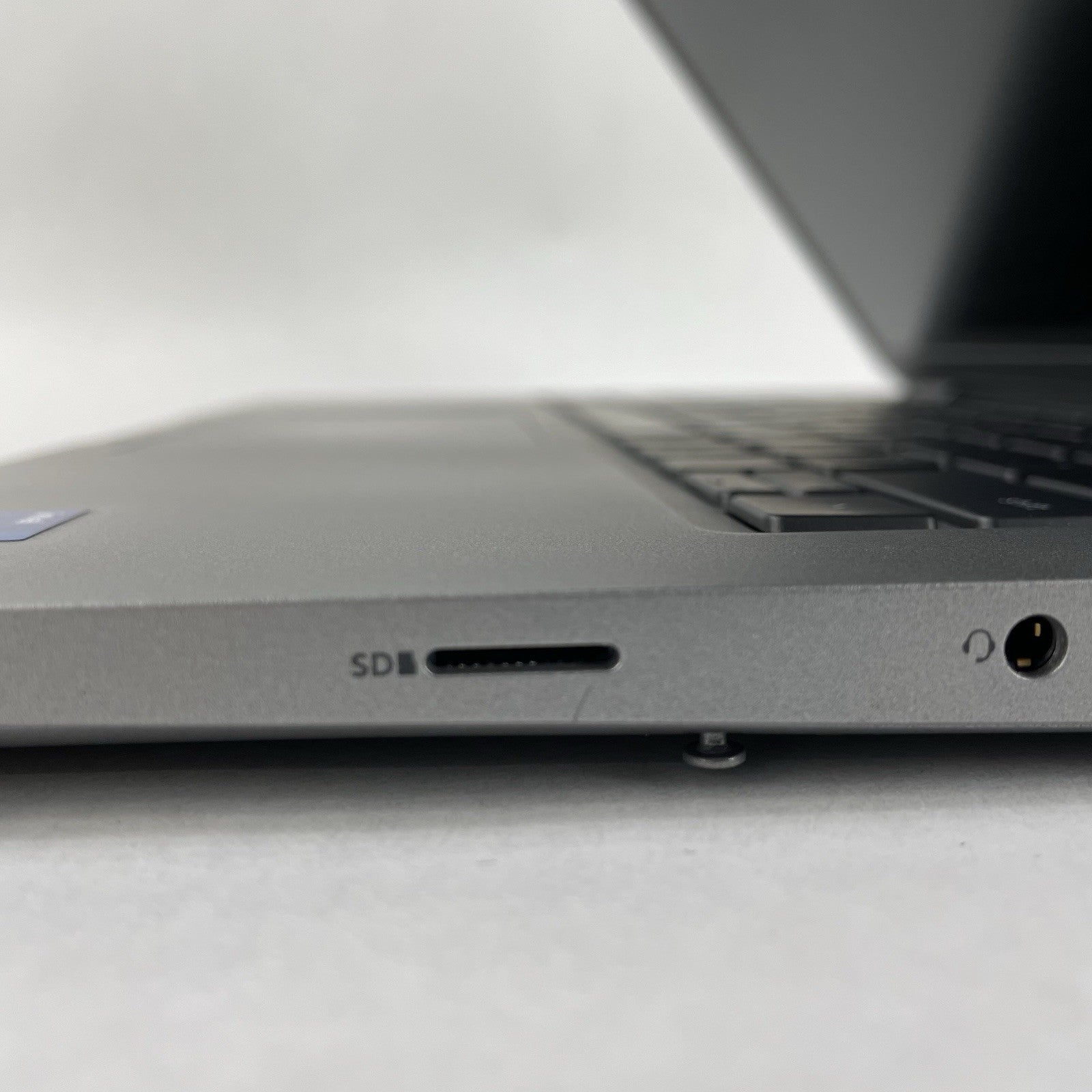Dell Latitude 5420 14" i7-1165G7 2.80 GHz 8 GB RAM No SSD/OS/AC/Batt - Scratched6