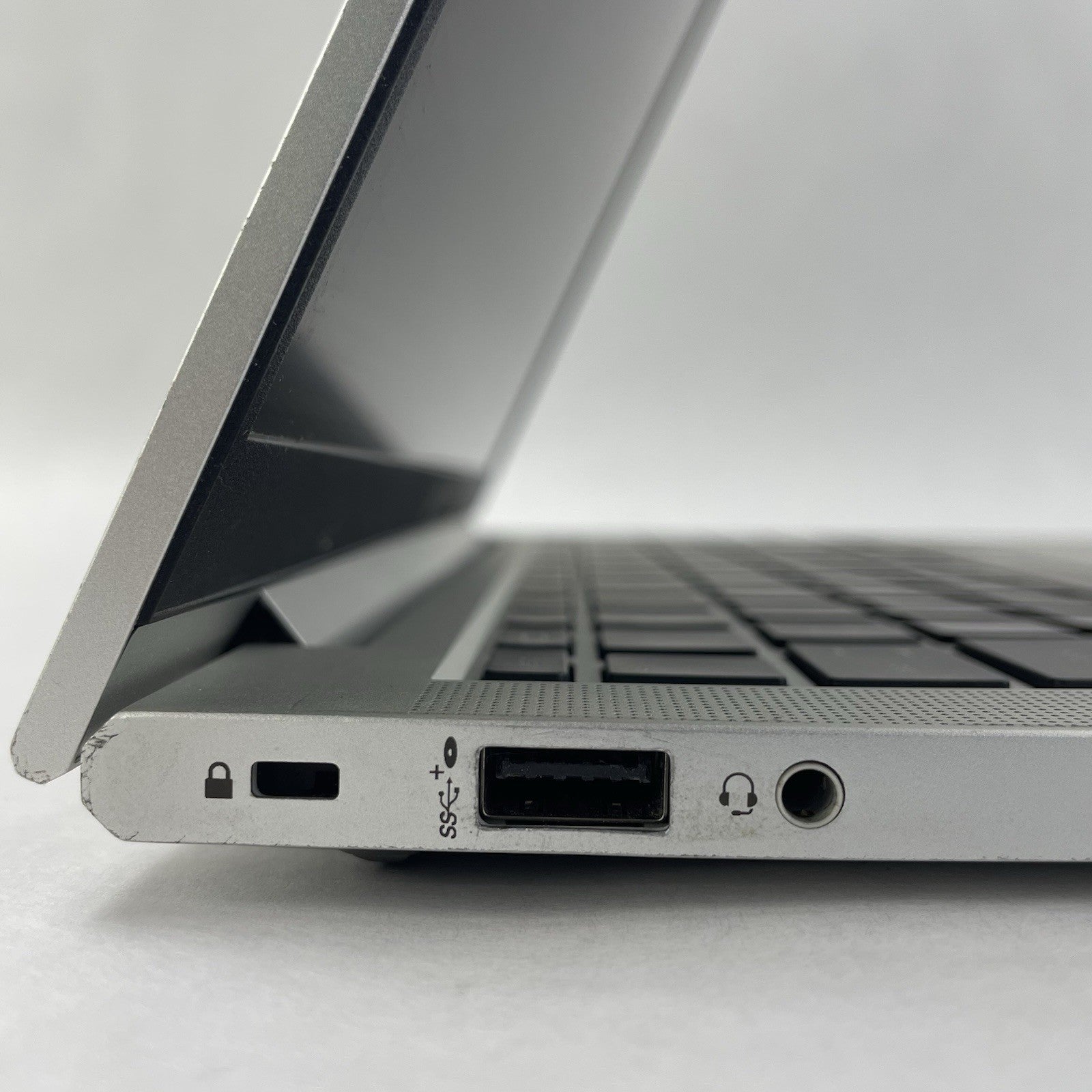 HP ProBook 630 G8 13.3" i7-1165G7 2.80 GHz 8 GB RAM No SSD/OS/AC - Dents5