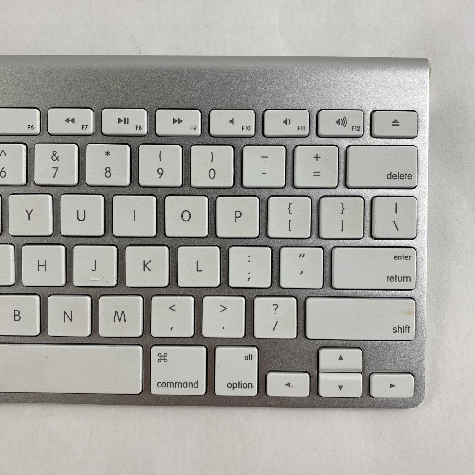 Apple A1314 Wireless Keyboard Power Tested No Mouse No Batteries7