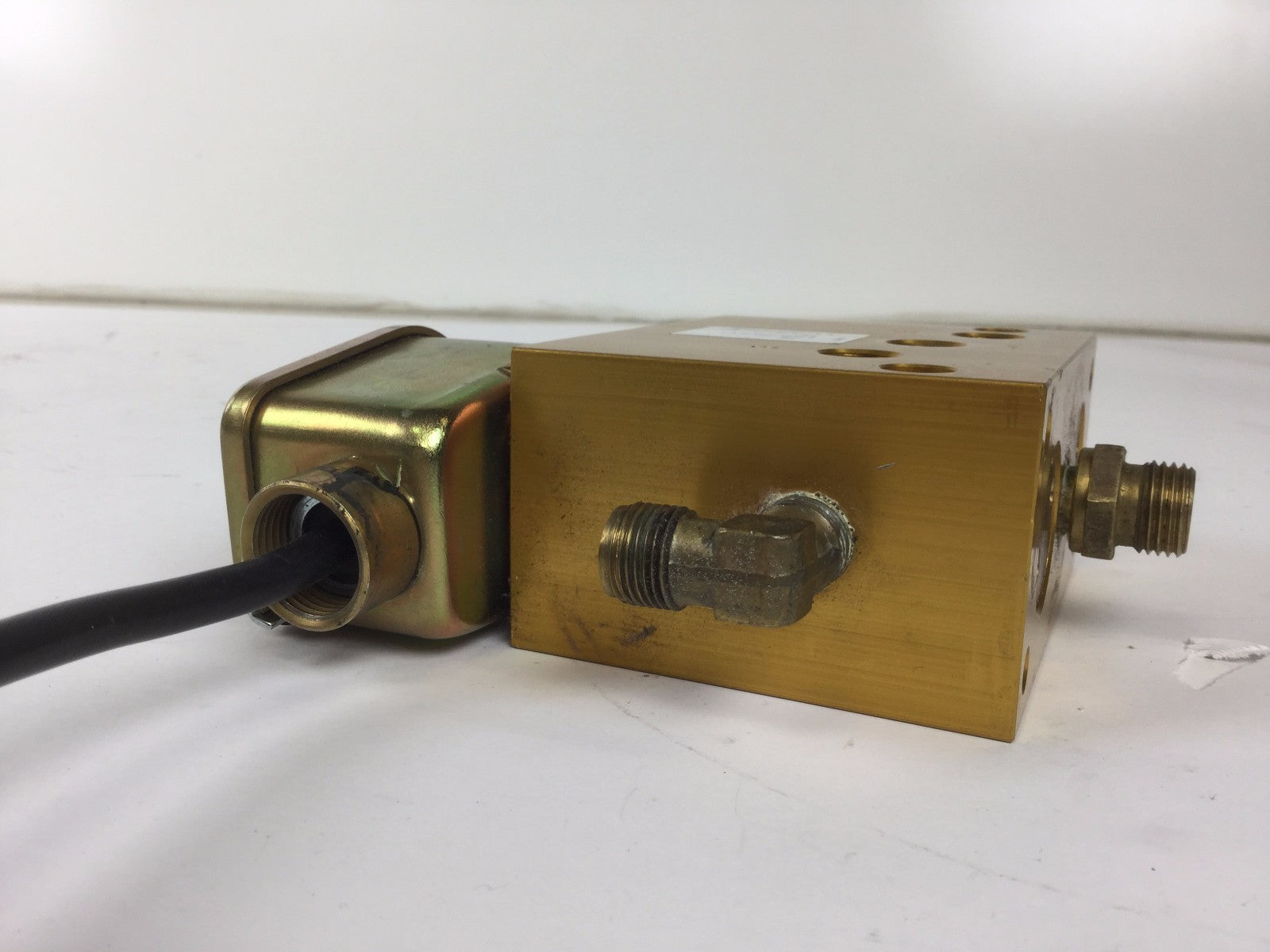 PARKER LUCIFER 345B04 488163N9 250 V= Directional Valve