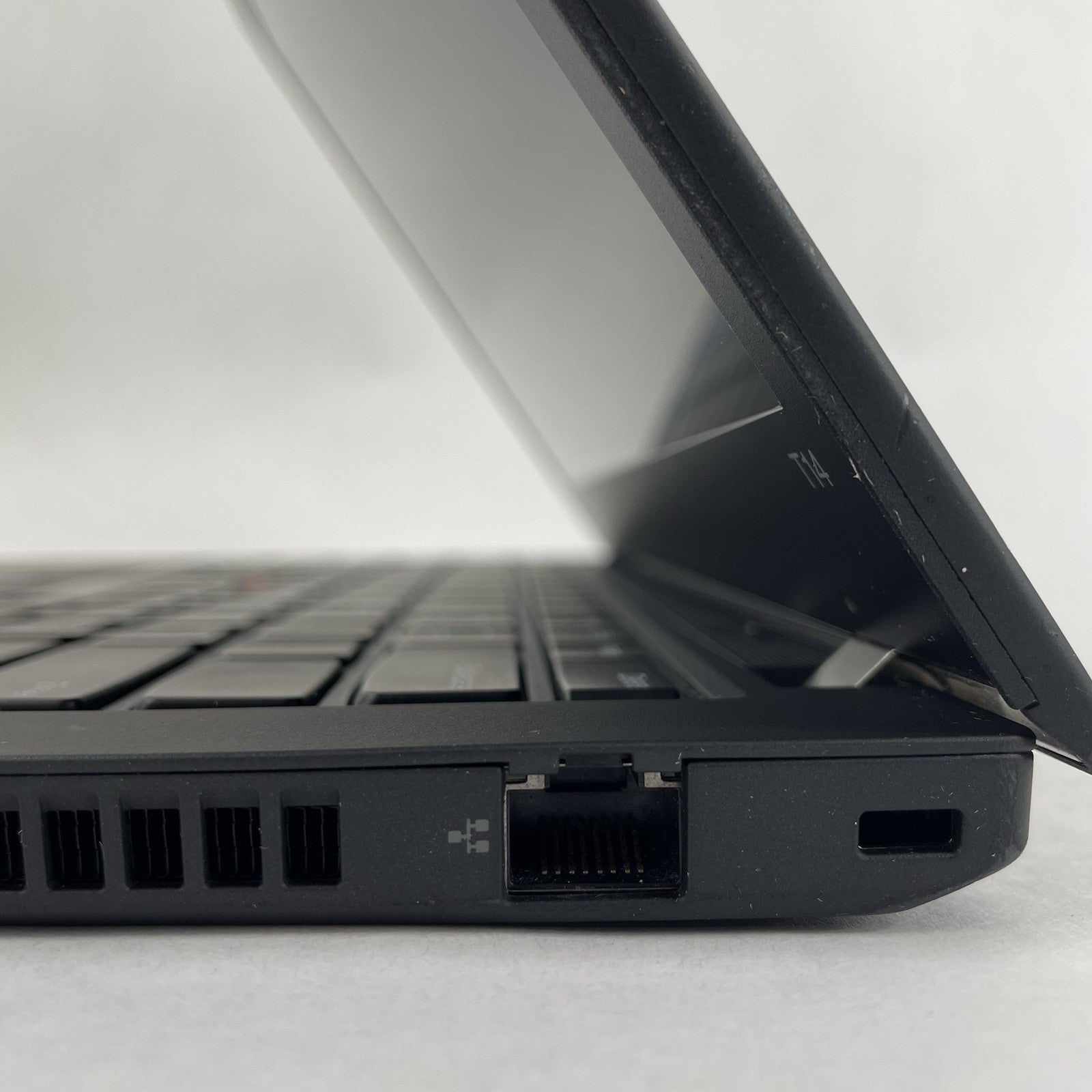 Lenovo ThinkPad T14 14" AMD Ryzen 5 Pro 5650U 2.30 GHz 4 GB RAM No SSD/OS/AC7