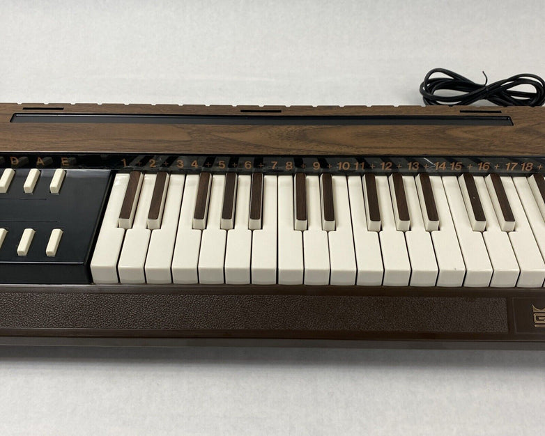 Vintage GTR 3751 16 Chord 3 Octave Electric Organ
