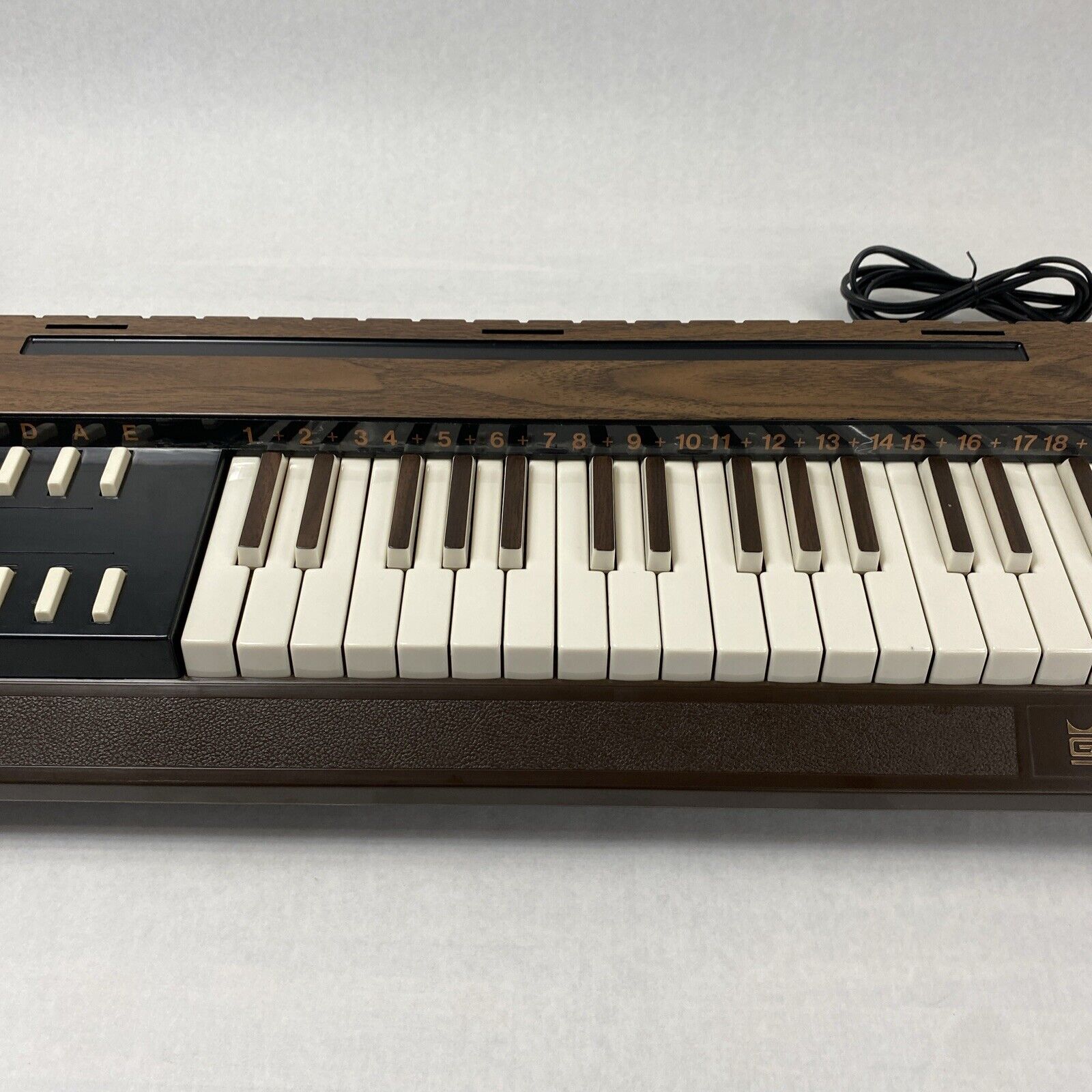 Vintage GTR 3751 16 Chord 3 Octave Electric Organ