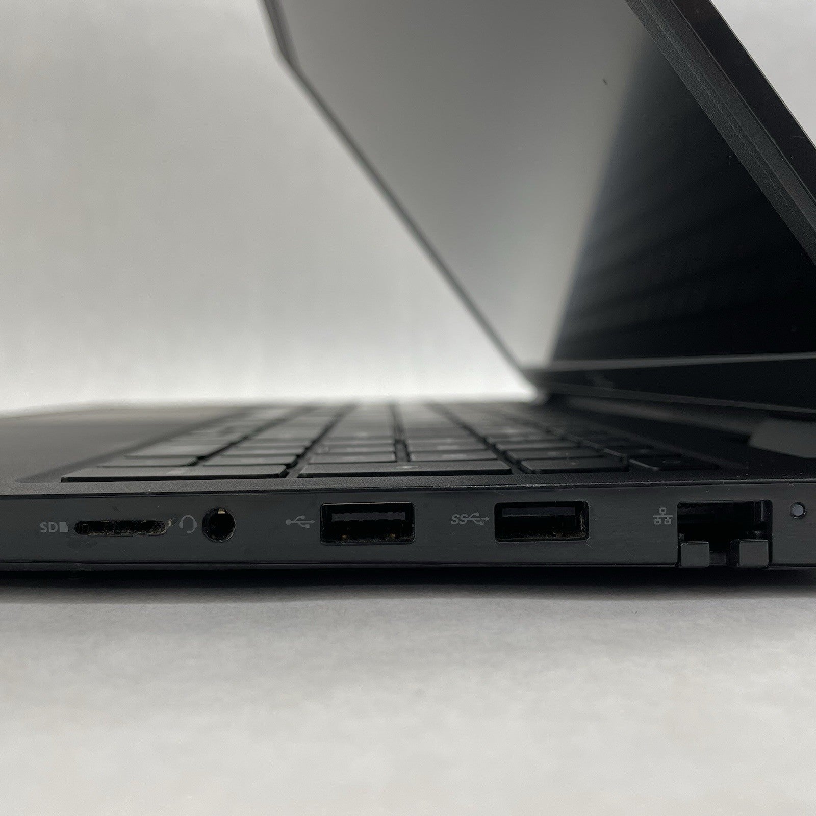 Dell Latitude 3520 15.6" i5-1135G7 2.40 GHz 8 GB RAM No SSD/OS/AC - Worn Keys8