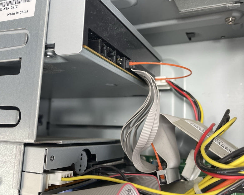 Dell OptiPlex GX520 MT Pentium 4 3.20 GHz 512 MB Ram No HDD No OS