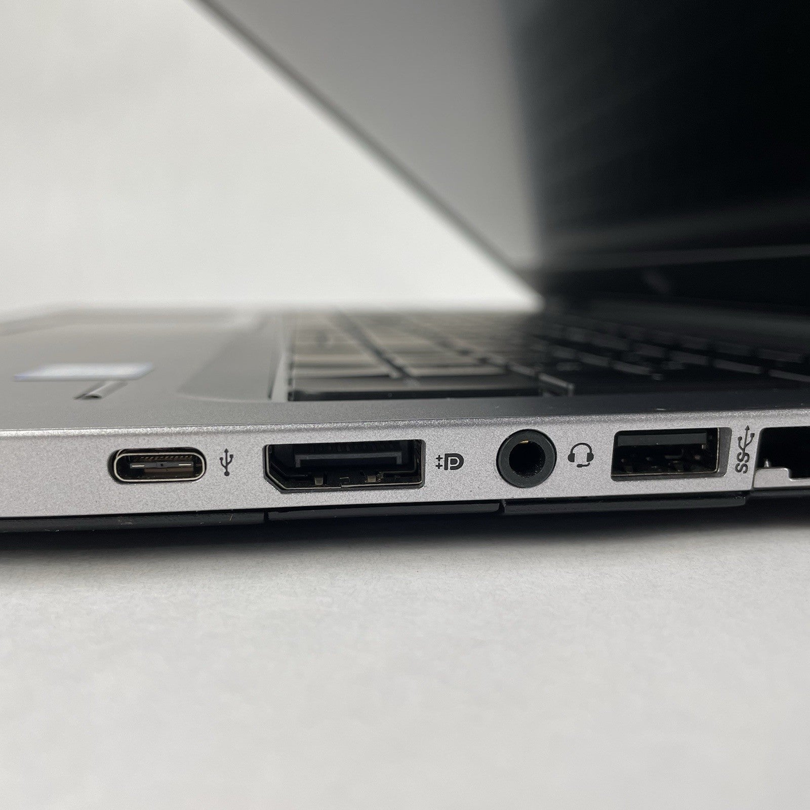 HP EliteBook 840 G4 15.6" i7-7600U 2.80 GHz 8 GB RAM No SSD/OS/AC4