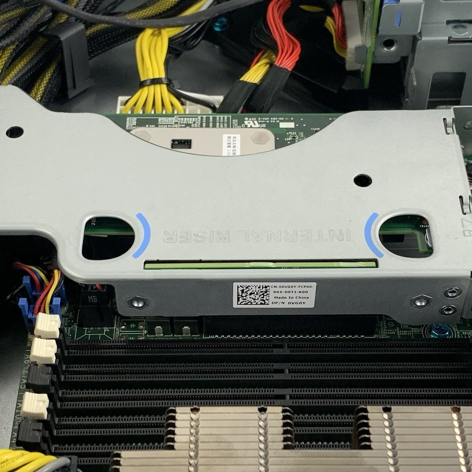Dell EMC PowerEdge R540 Server 2x Silver 4114 2.10 GHz 64 GB RAM No HDD No OS20
