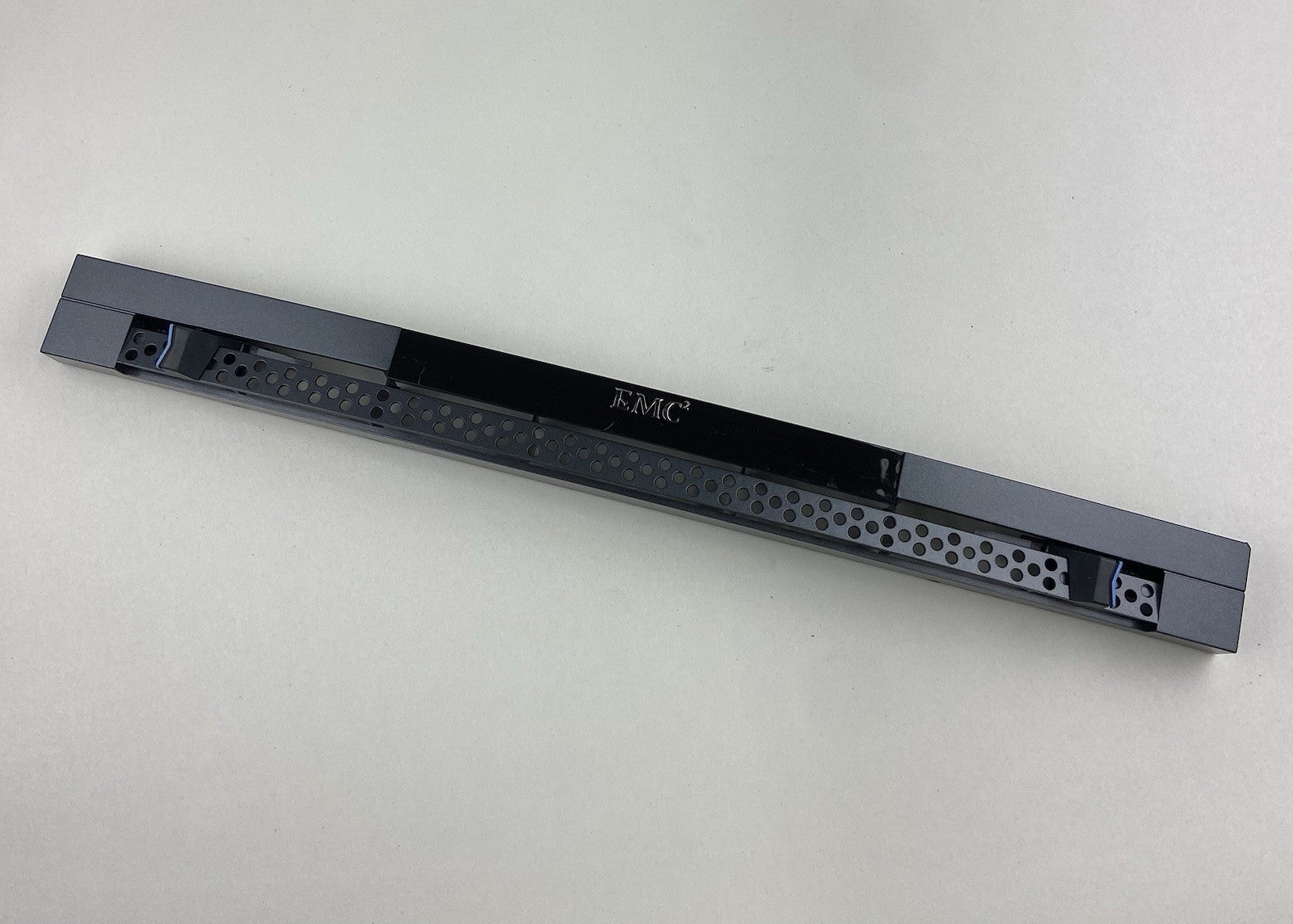 EMC 100-563-101  Fits CX4-120 CX4-240 CX4-480 1U Filler Panel Fleet B2 TLA 32-40