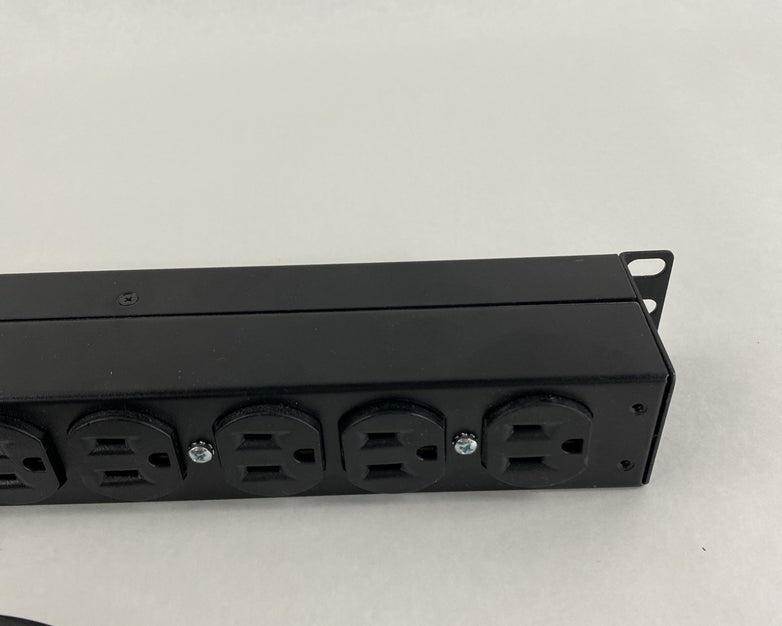 APC AP9562 Basic Rack PDU w/ Rack Ears