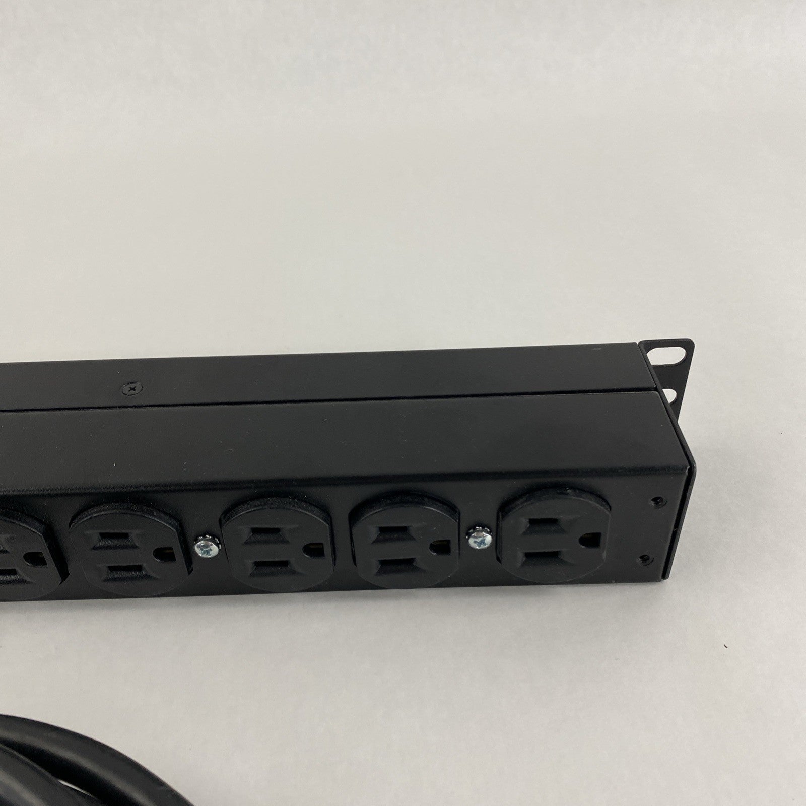 APC AP9562 Basic Rack PDU w/ Rack Ears6