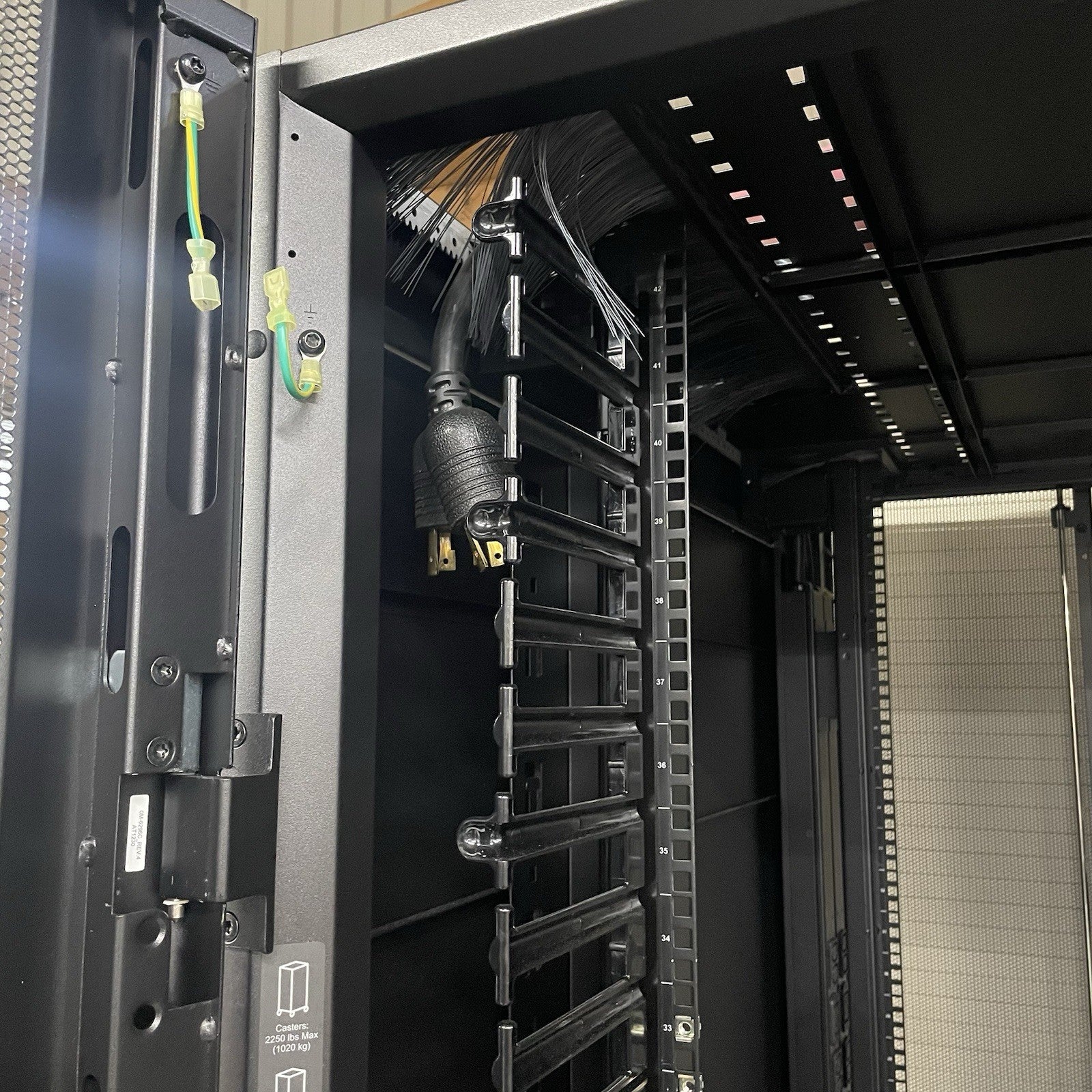 APC E242296 NetShelter SX 42U Server Rack 19" Enclosure Cabinet No Key