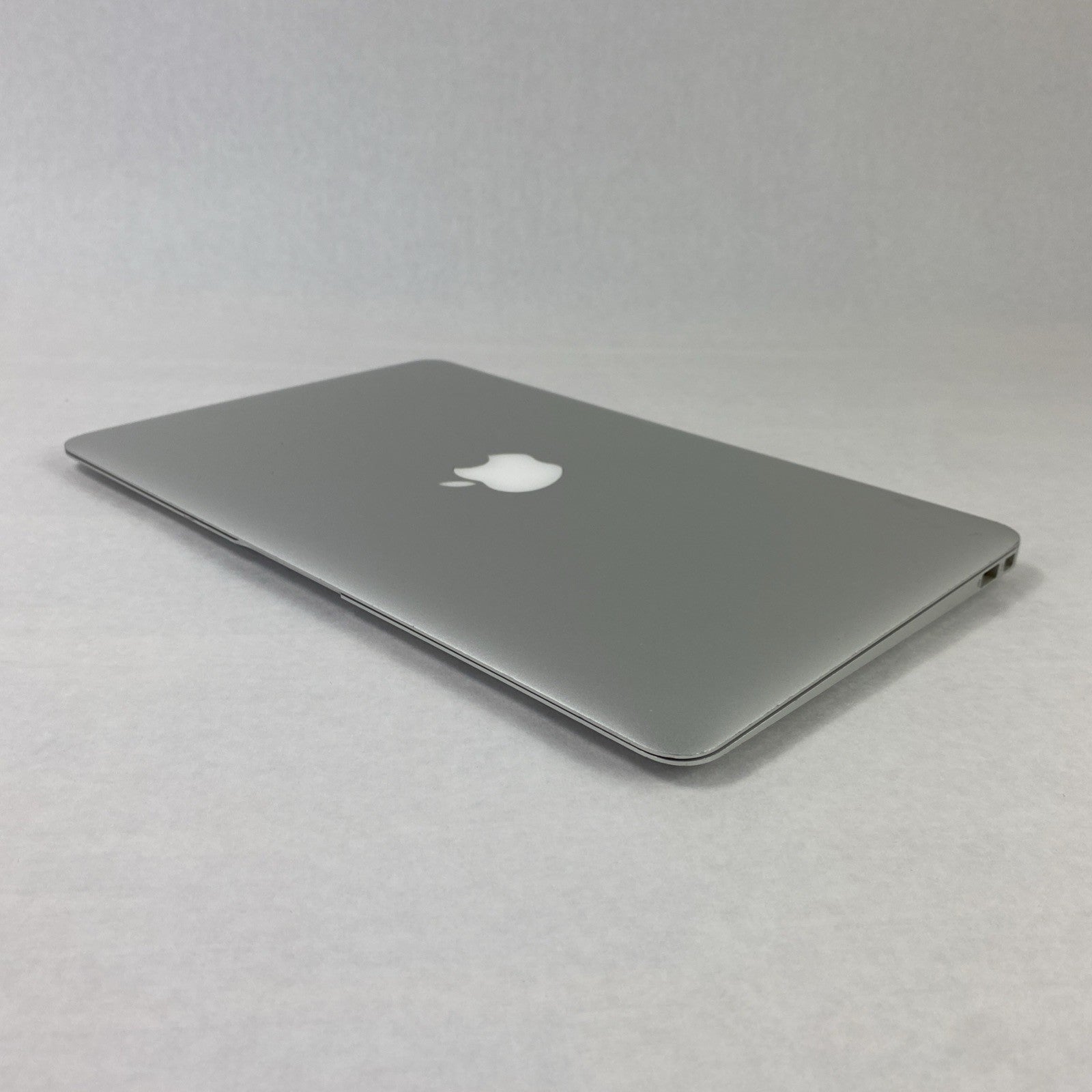 Apple MacBook Air A1465 2015 11" 1.6Ghz i5 4GB RAM 120GB SSD os11.7.1 706 Cycles