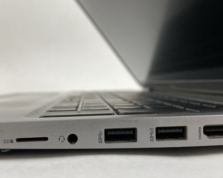 Dell Latitude 5520 15.6" i5-1135G7 1.40 GHz 8 GB RAM No SSD/OS/AC - Bad Paint