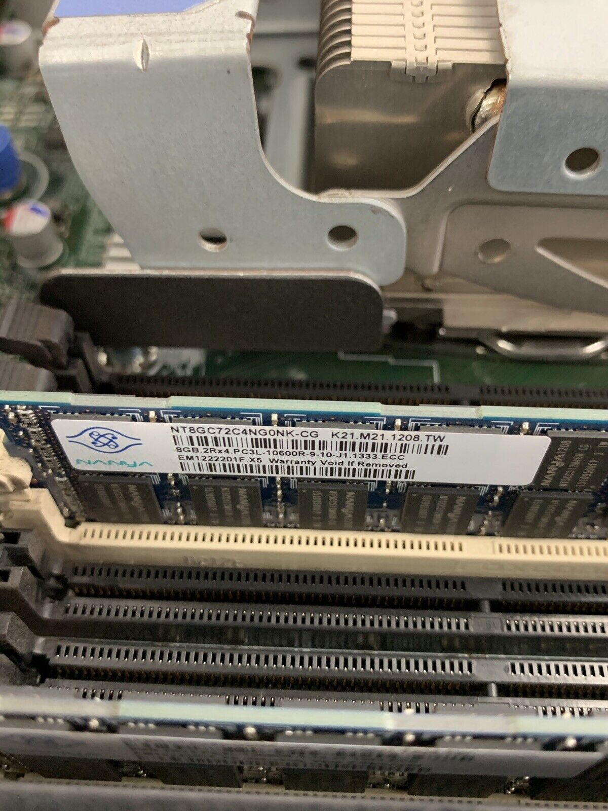 HP ProLiant DL 380p Gen8 Server Xeon E5-2620 2.0 GHz 16 GB RAM No HDD No OS