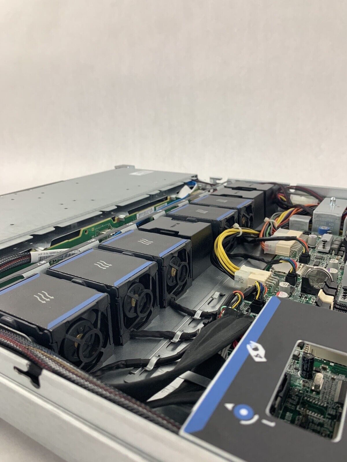 HP ProLiant DL160 Gen 8 Server Intel Xeon E5-2609 2.4 GHz 4 GB RAM No HDD No OS