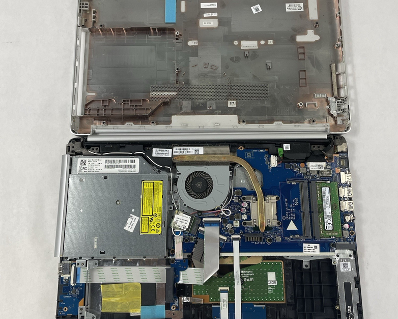 HP 15-da0073ms 15.6" i5-7200U 2.50 GHz 8 GB RAM No SSD/OS/Battery - Bad Bottom