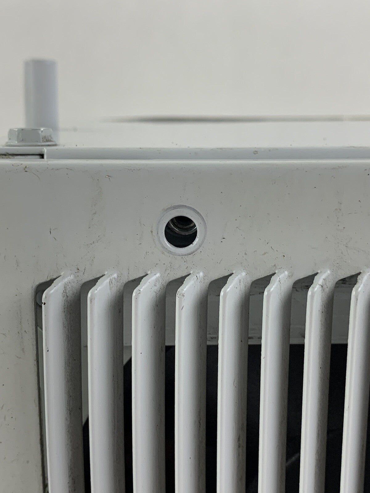 McLean T150116G100 T Series Compact Outdoor Air Conditioning Blows Cool No Screw
