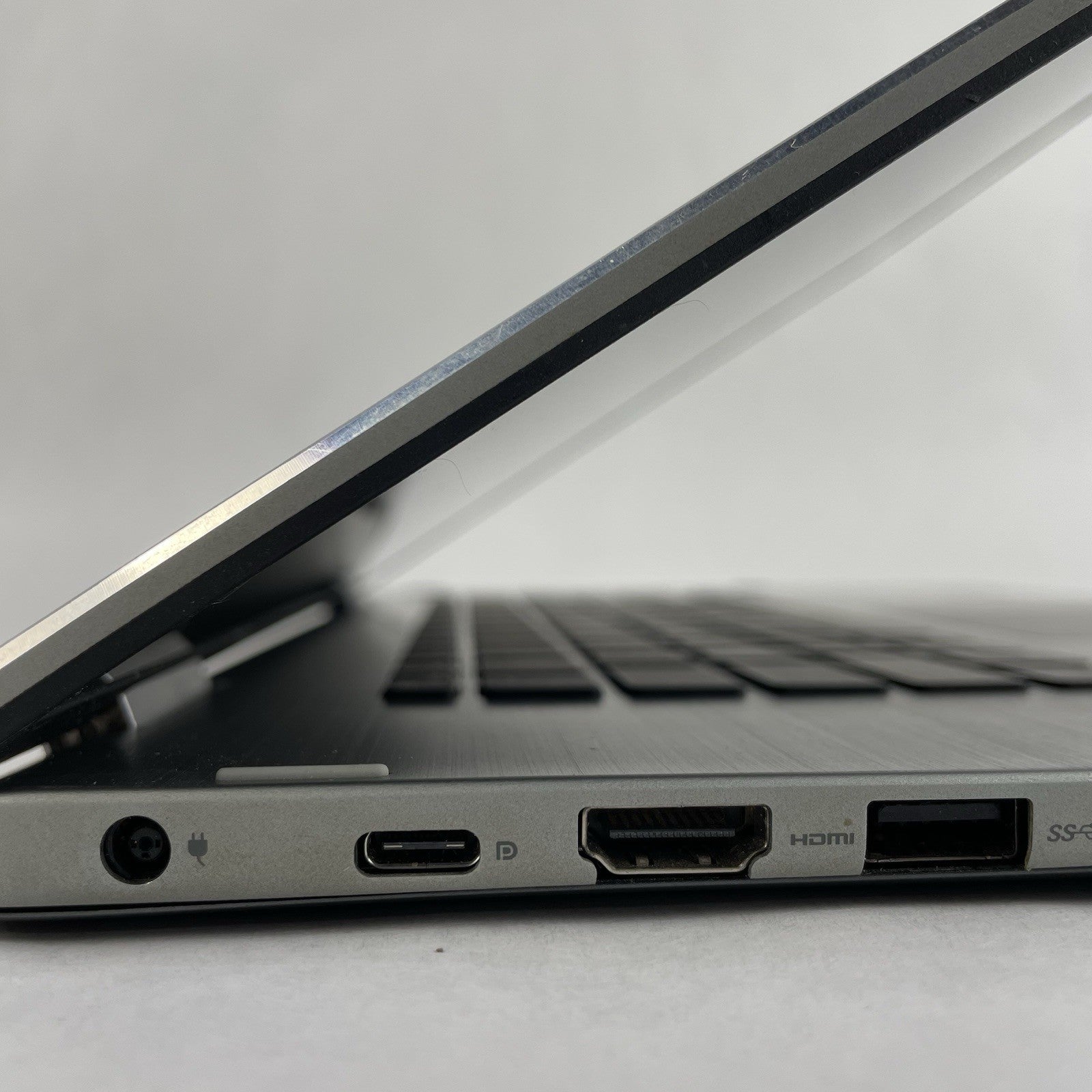 Dell Inspiron 15-7569 15.6" i5-6200U 2.30 GHz 8 GB RAM No SSD/OS/AC/Batt7