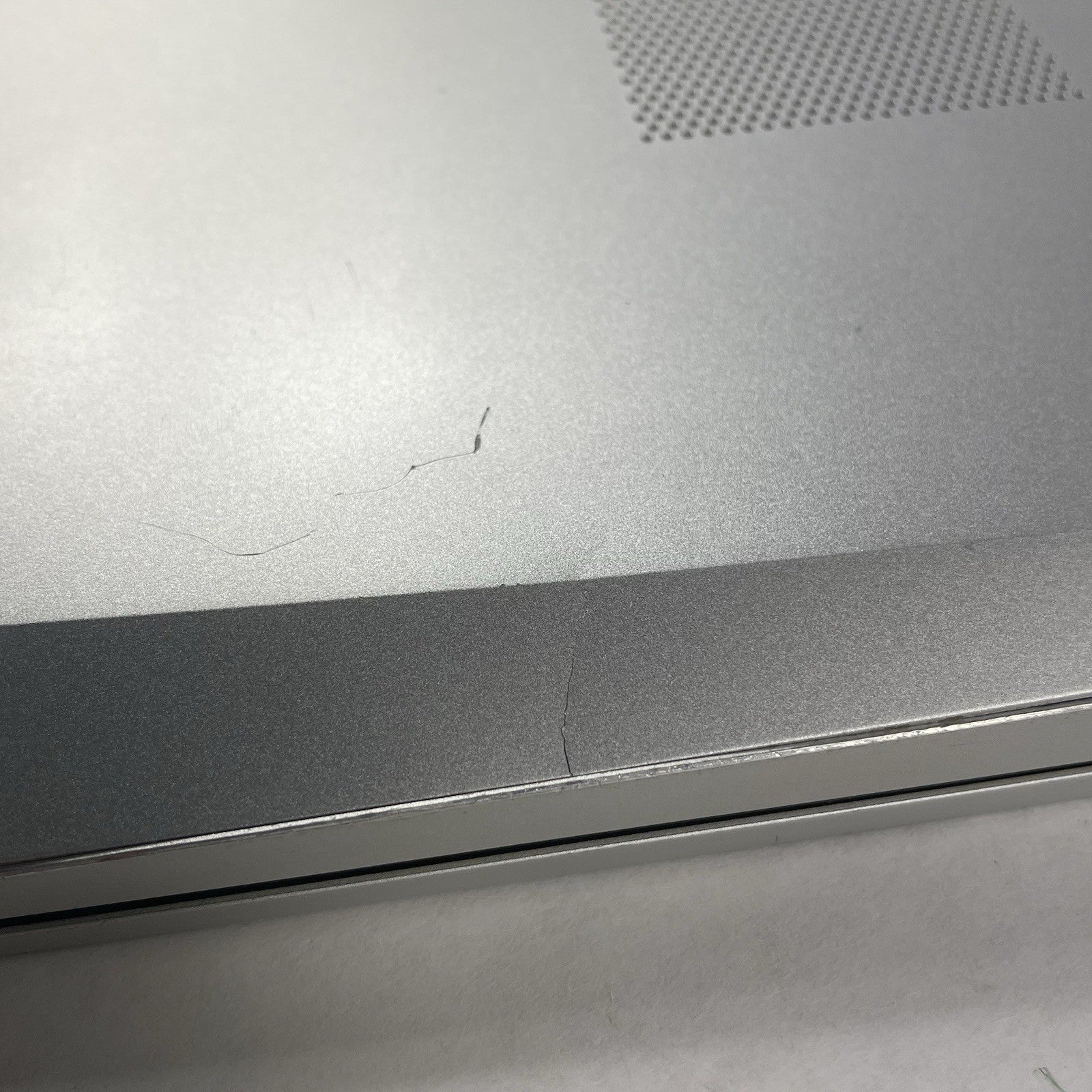 HP ProBook 450 G8 15.6" i5-1135G7 2.40 GHz 8 GB RAM No SSD/OS/AC - Bad Bottom15
