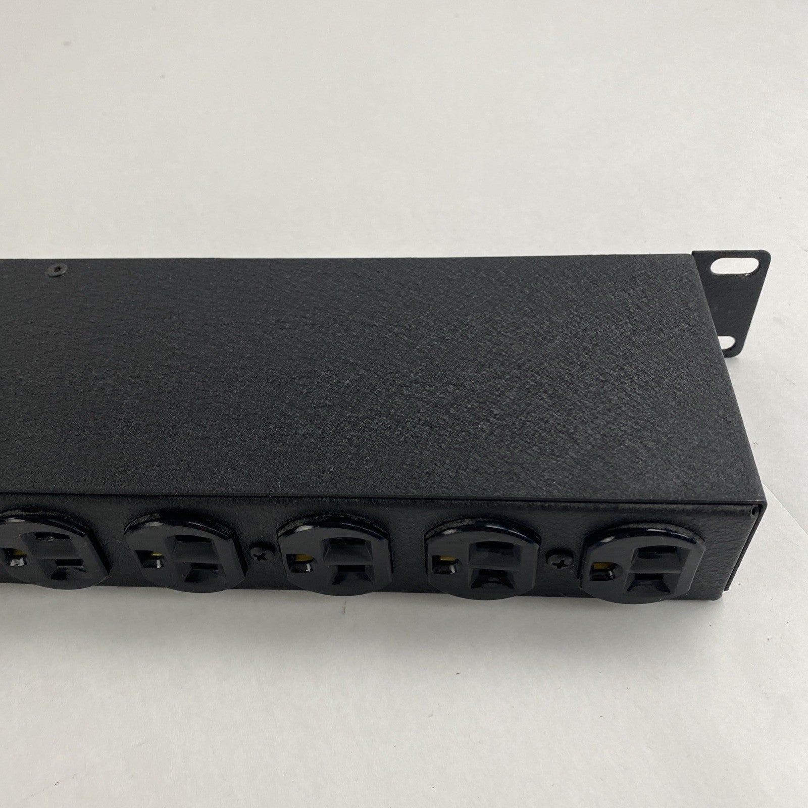 Geist SP104-10 Rack Mounted 10 Outlet Surge Protection8