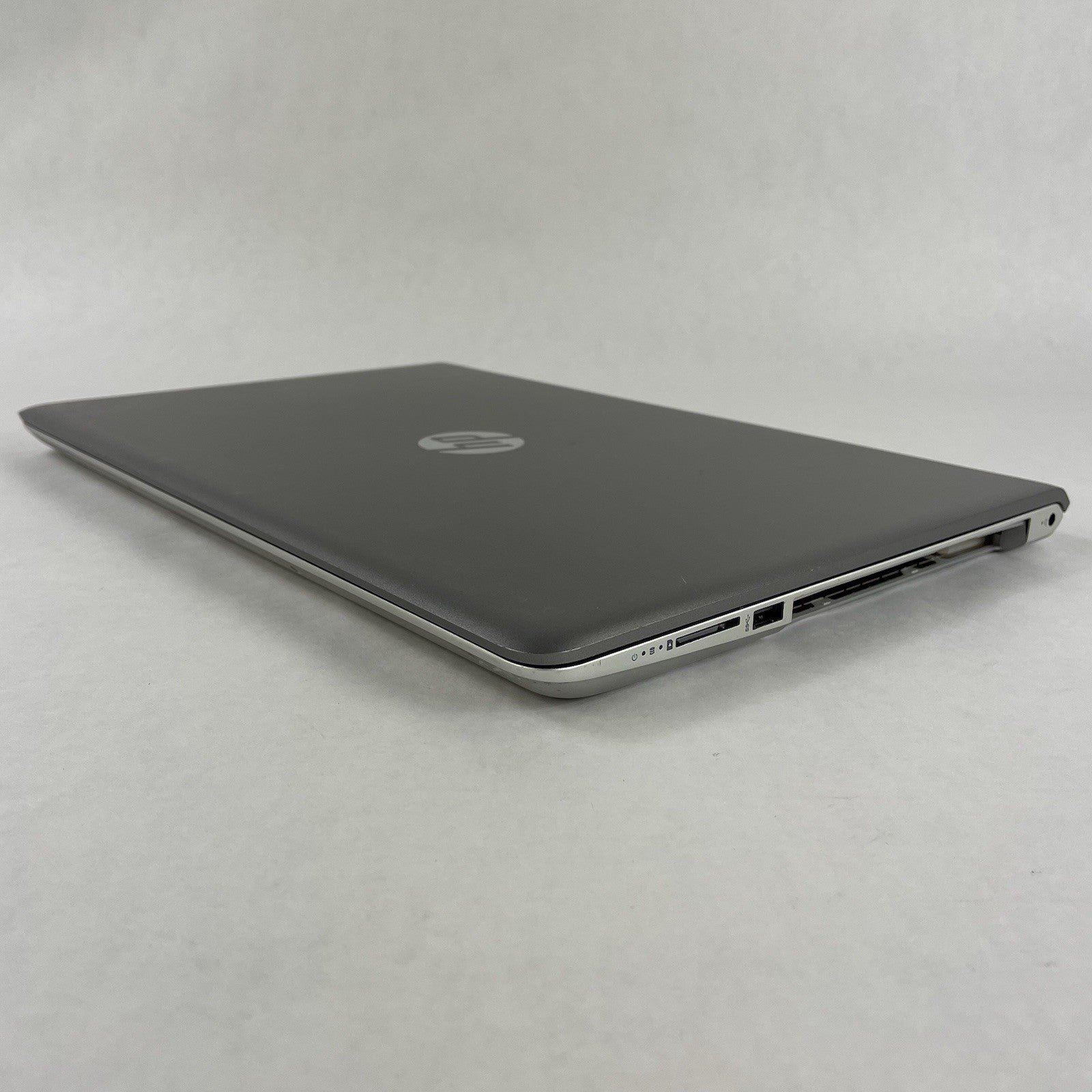HP Pavilion 15-cc123cl 15.6" i5-8250U 1.60 GHz 8GB RAM No SSD No OS - Bad Bottom10