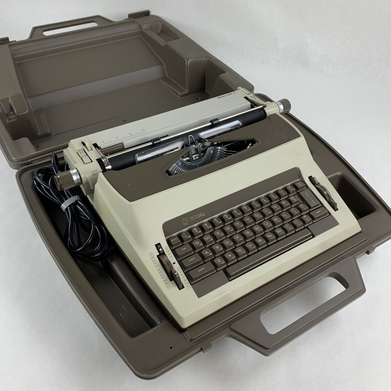 Royal Medallion II Portable Electricl Typewriter Power Tested w/ Case Vintage