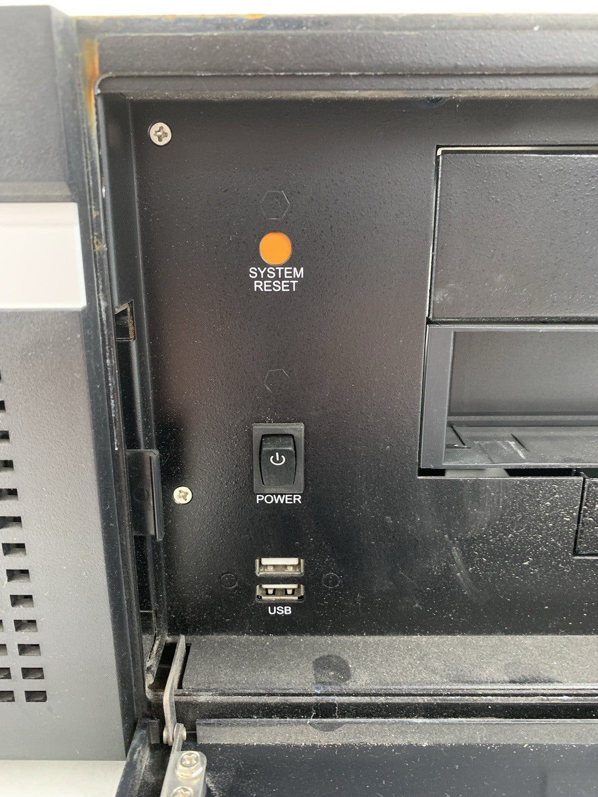 Advantech IPC-619 4U Rack-Mounted Computer Case Server Chassis - No Internals