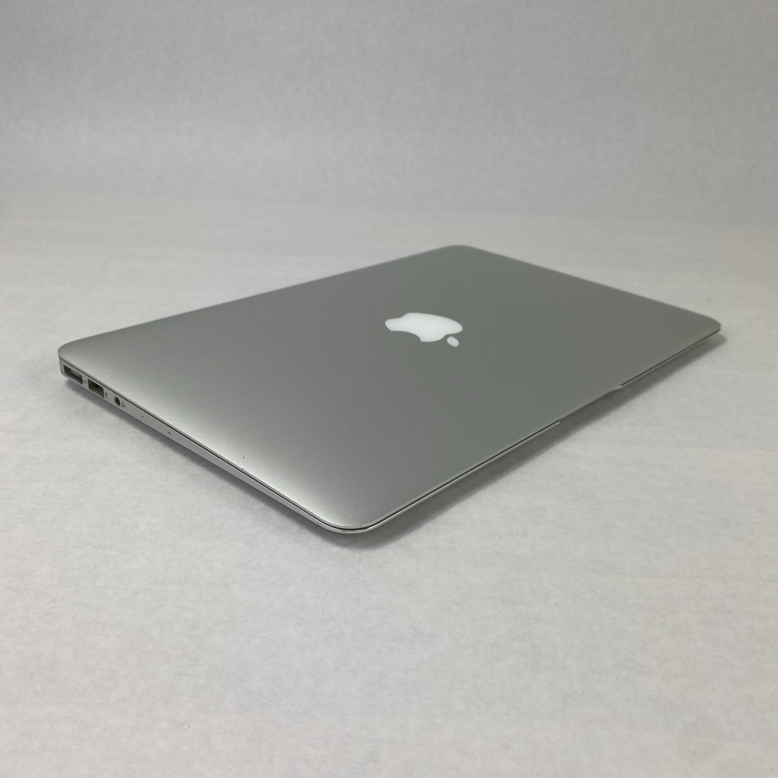 Apple A1465 MacBook Air 2013 11" 1.3Ghz i5 4GB RAM 120GB SSD macOS 11.7.1