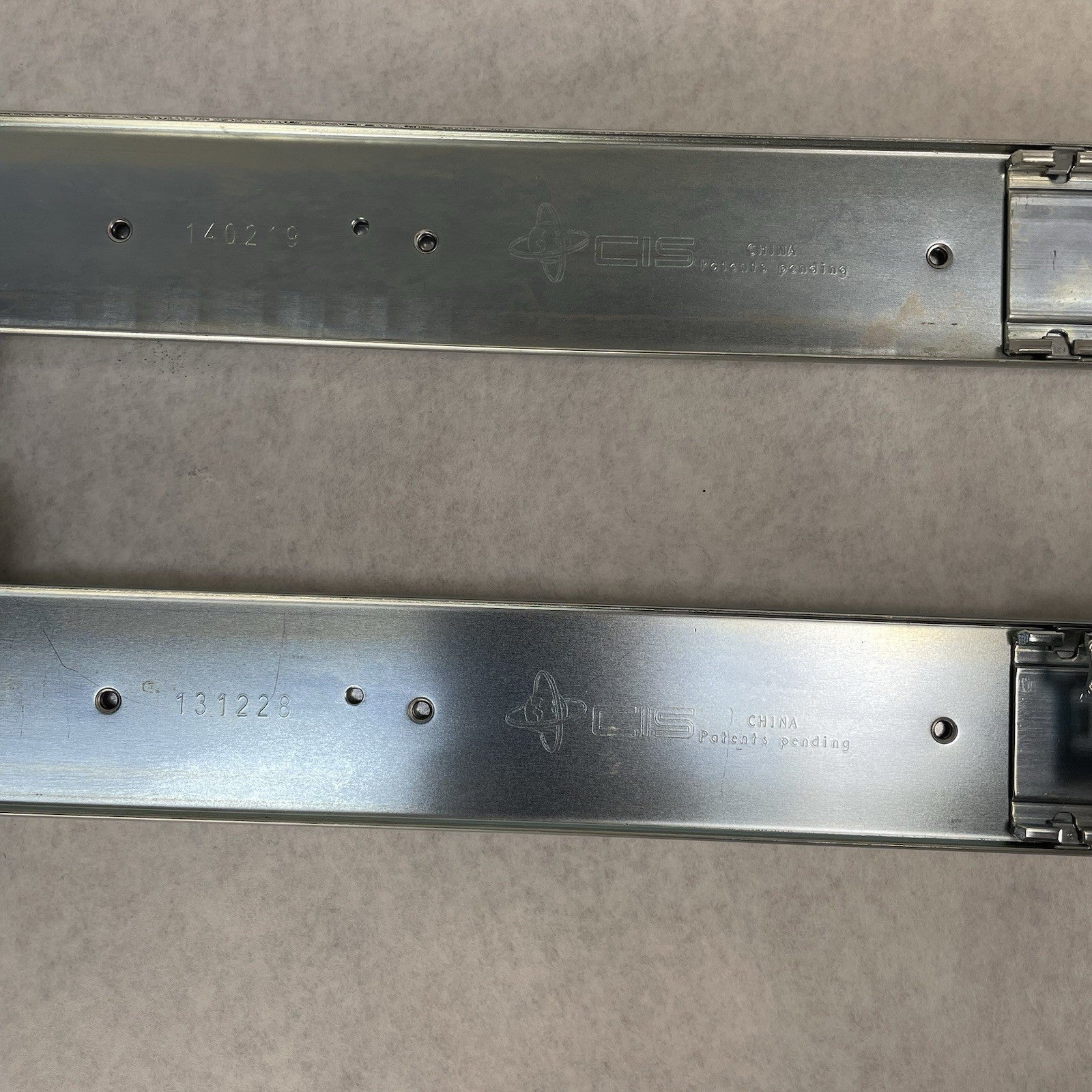 Dell PowerEdge 2U Server Sliding Rail Kit 061KCY 0FYK4G L & R