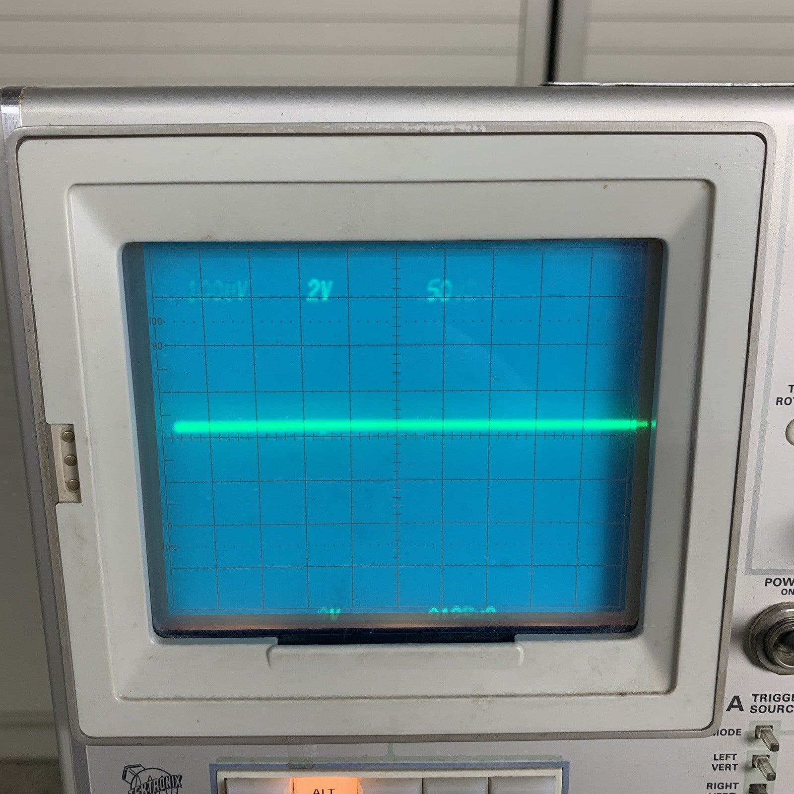 Tektronix 7904 Oscilloscope W/ 7A22 7A26 7B85 7B53A Module Cards and 204-2 Cart