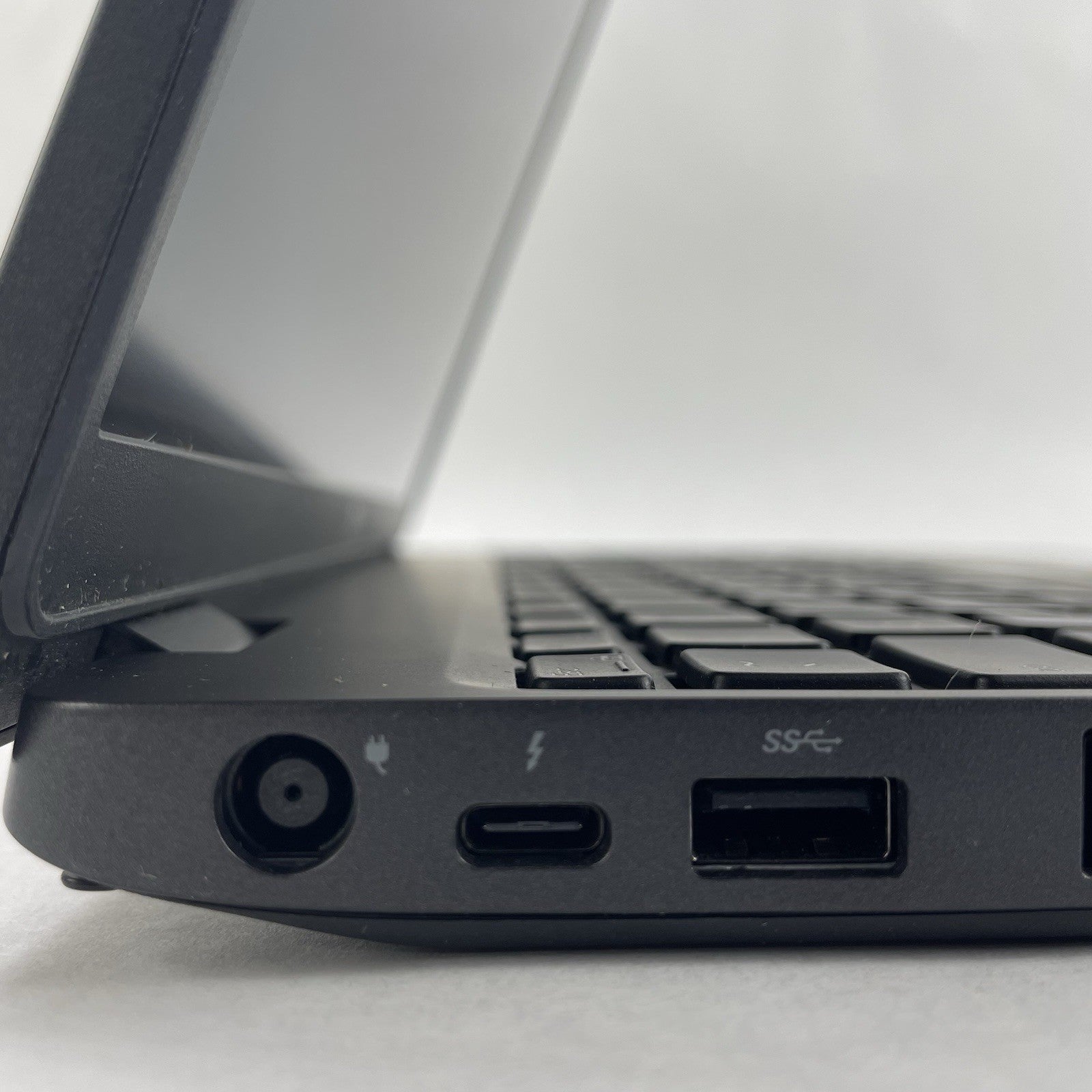 Dell Latitude 5501 15.6" i5-9400H 2.50 GHz 8 GB RAM No SSD/OS/AC7