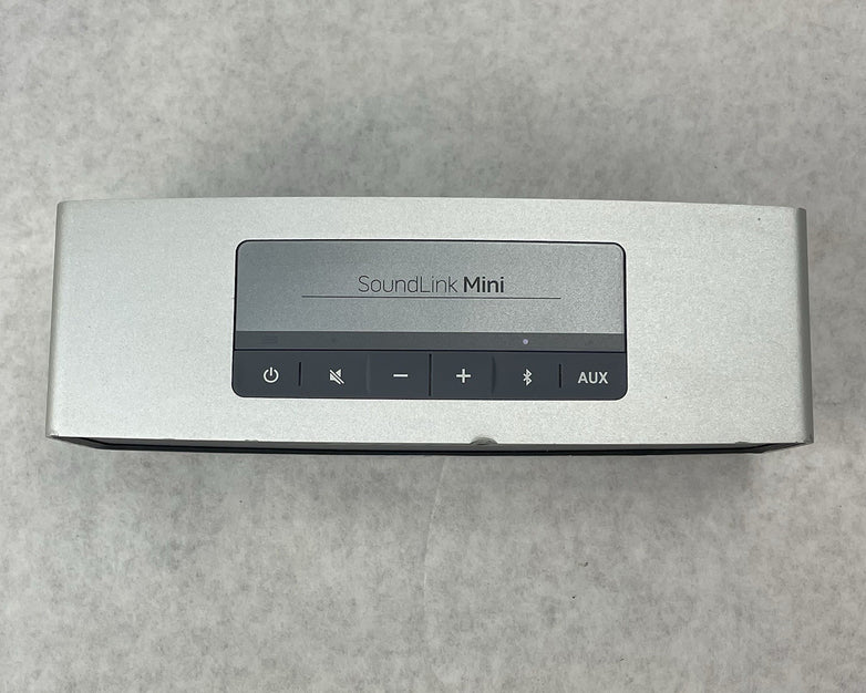 Bose 413295 SoundLink Portable Bluetooth Speaker Silver and Cradle No Power Cord