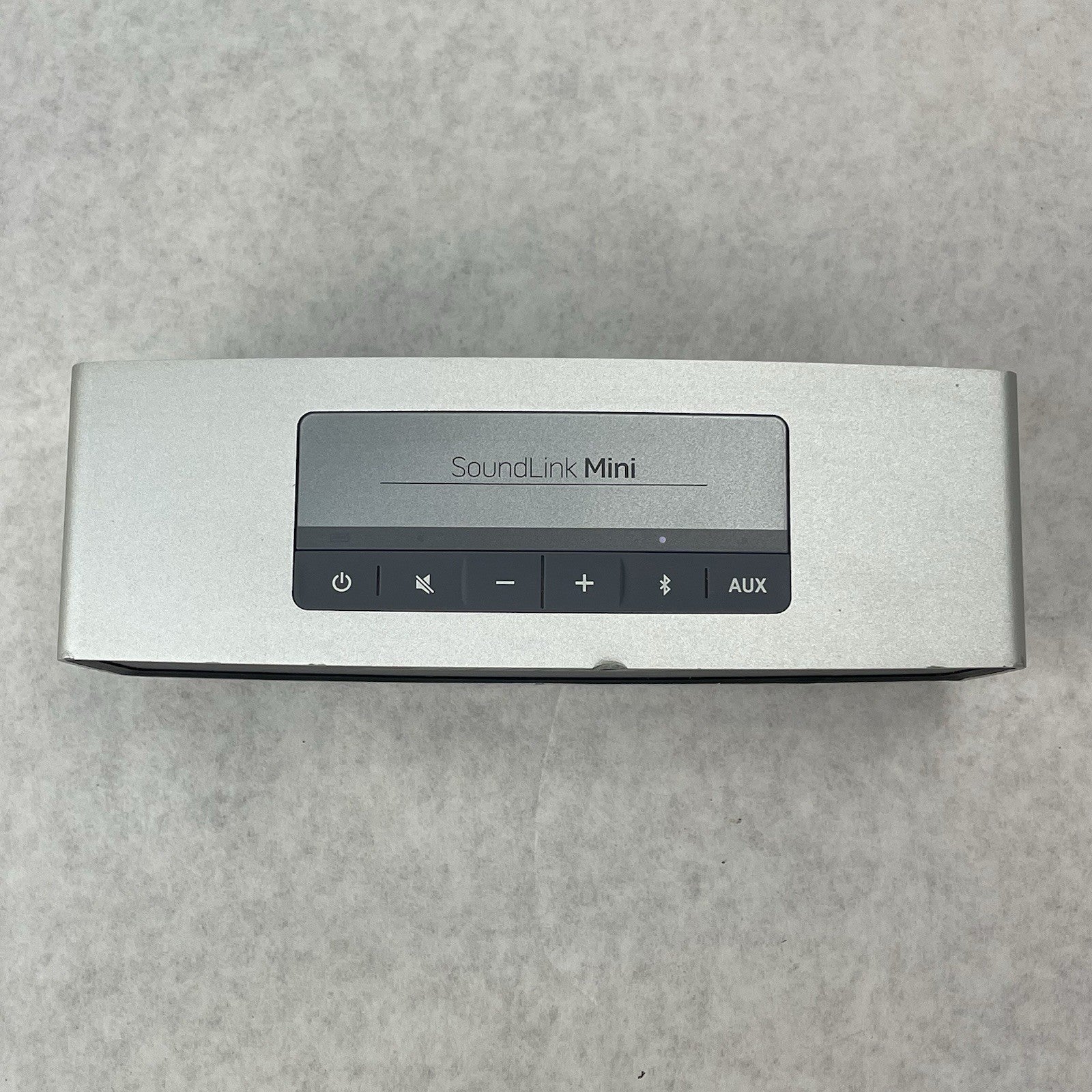 Bose 413295 SoundLink Portable Bluetooth Speaker Silver and Cradle No Power Cord4