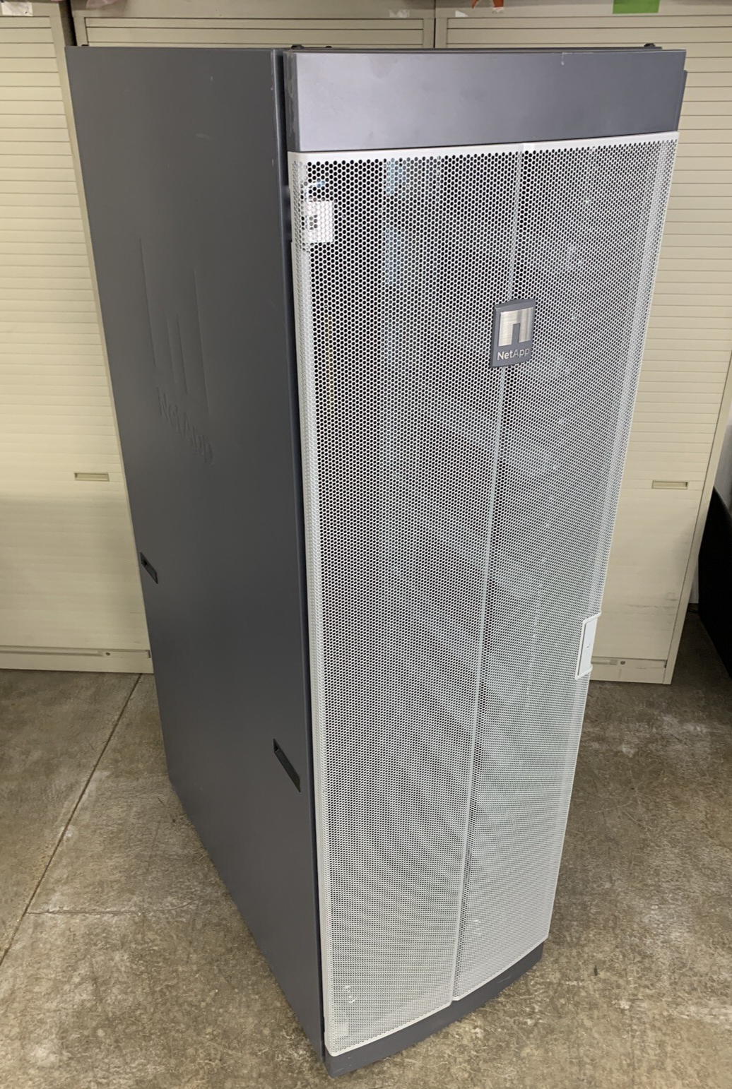 NETAPP NAC-0501 Server Rack Cabinet Unlocked No Keys