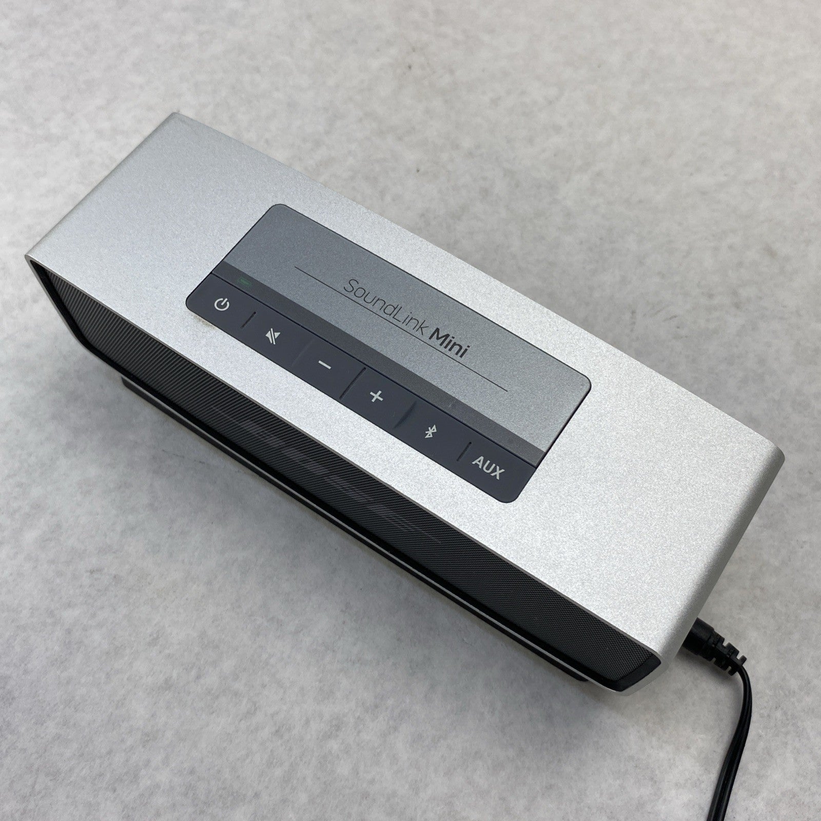 Bose SoundLink Mini 413295 Bluetooth and Aux Speaker With Charging Cradle9